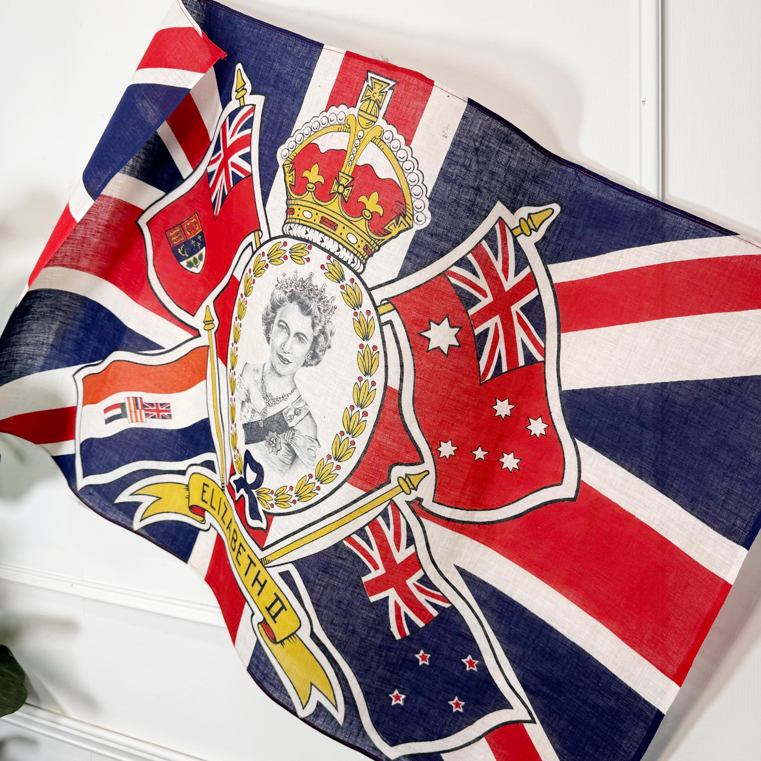 Königin Elisabeth II. Krönungsflagge 1953 im Angebot 3