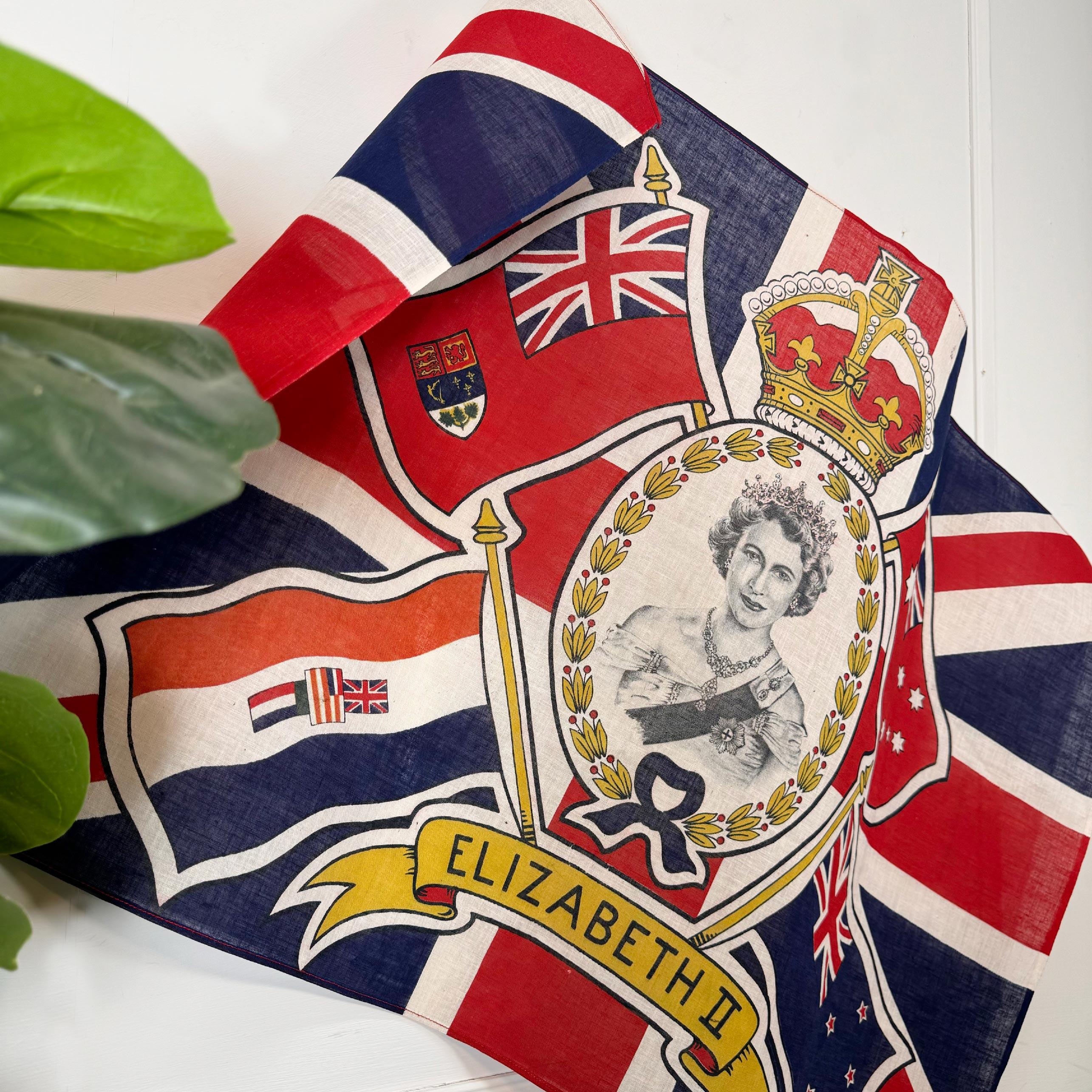 Königin Elisabeth II. Krönungsflagge 1953 im Angebot 1