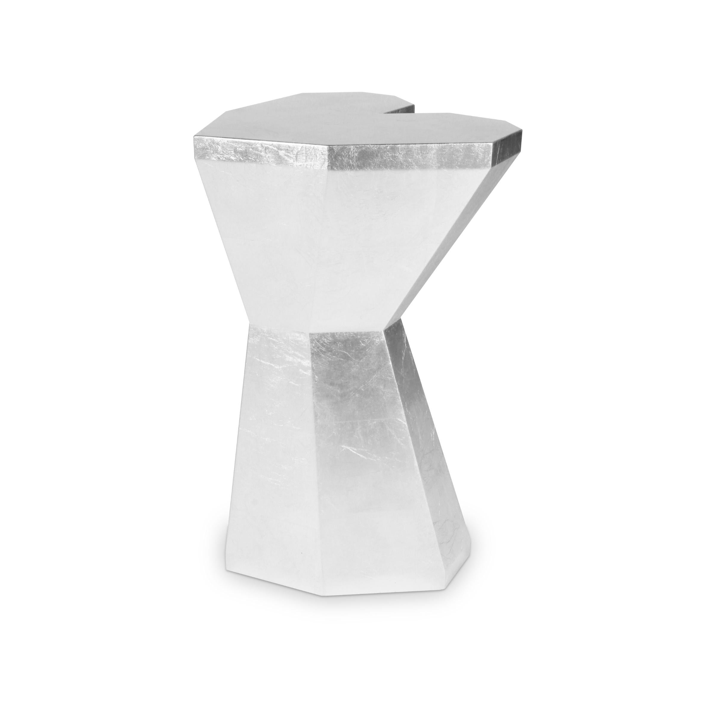 Bois Table moyenne Queen Heart en vente