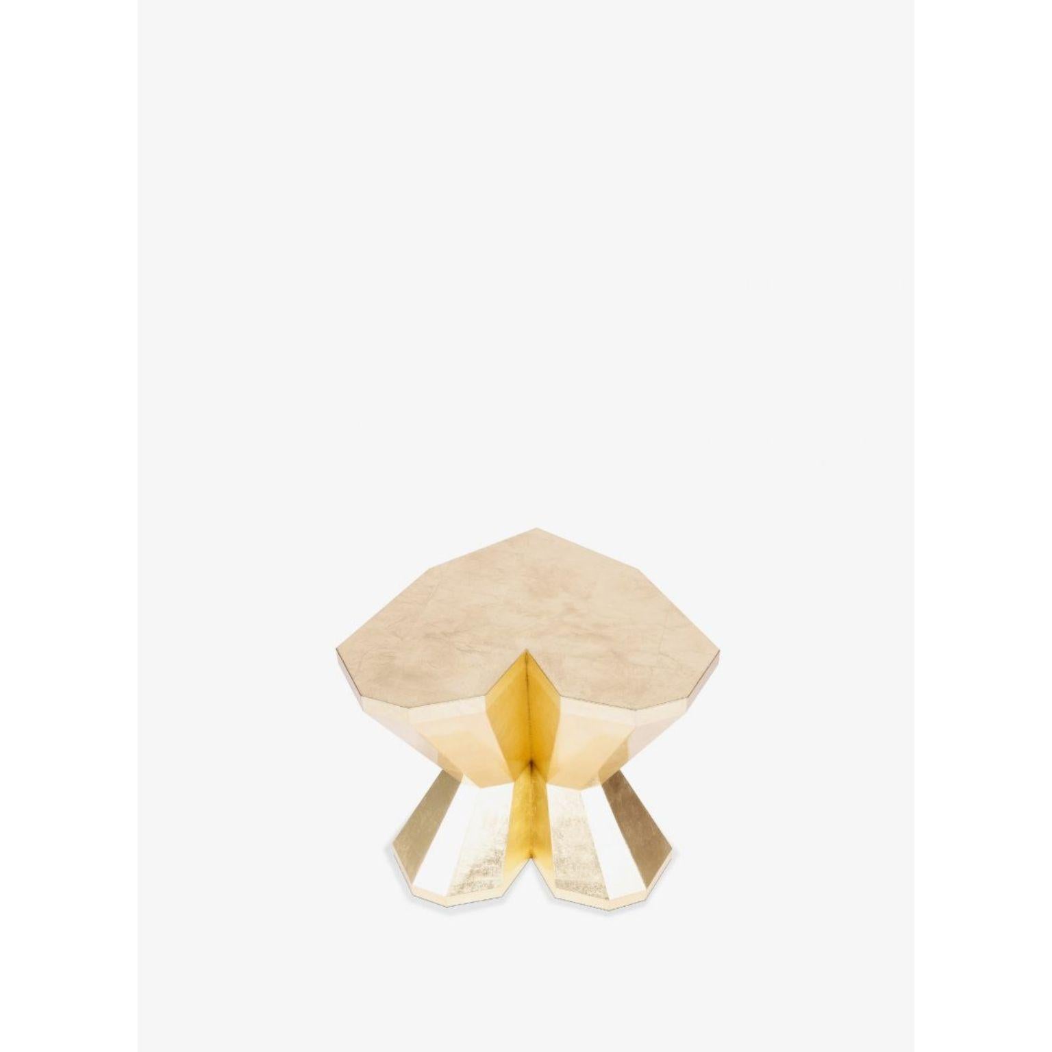 Petite table Queen Heart par Royal Stranger
Dimensions : L 60 x D 50 x H 50 cm
MATERIAL : Feuille d'or avec finition brillante.
Également disponibles : cuivre et feuille d'argent avec finition brillante ou mate et toutes les couleurs NCS/RAL avec