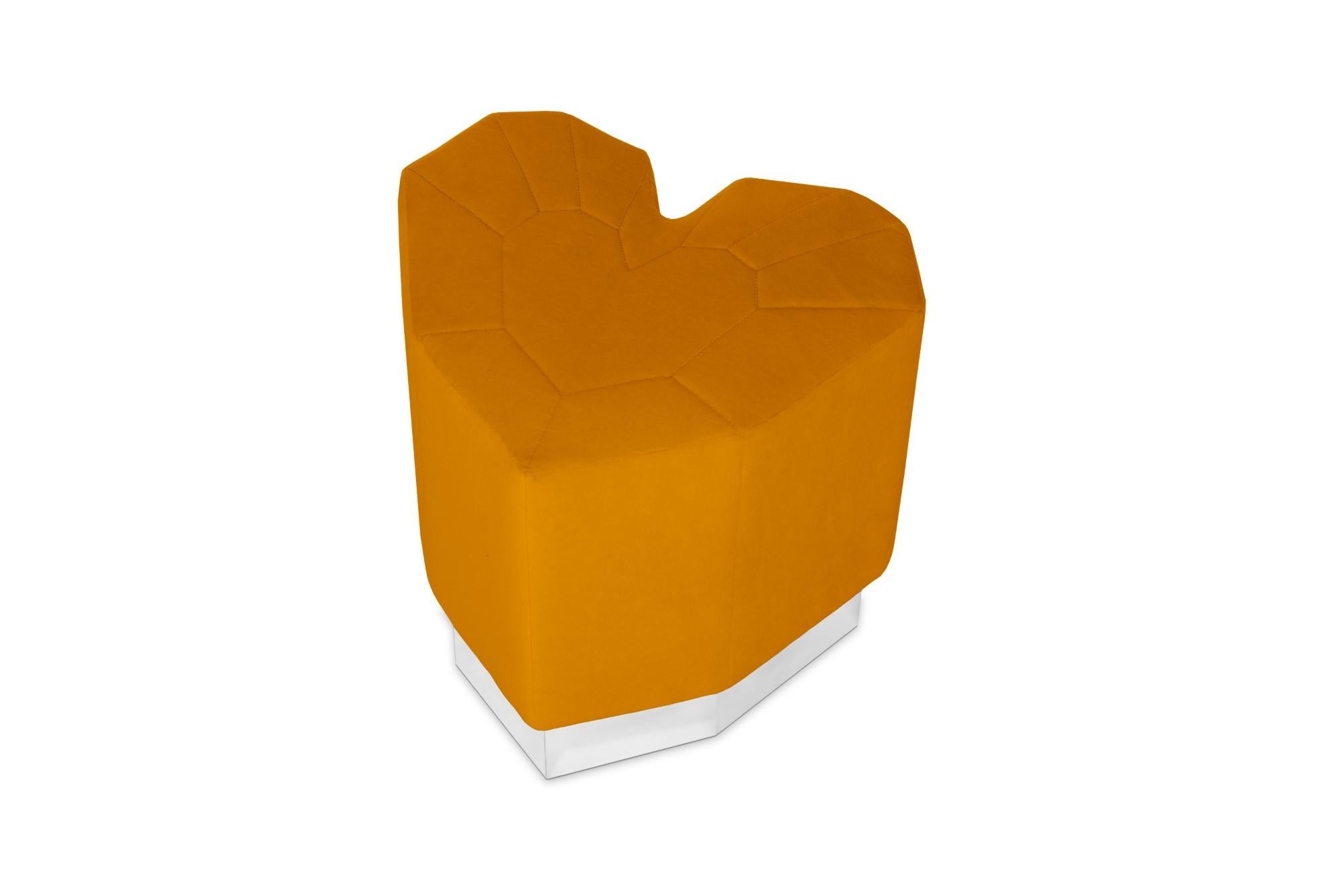 Queen heart Varese Ochre stool by Royal Stranger
Dimensions: D 44 x W 49 x H 49 cm.
Different upholstery colors and finishes are available. Brass, copper or stainless steel in polished or brushed finish.
Materials: heart shape upholstery on top