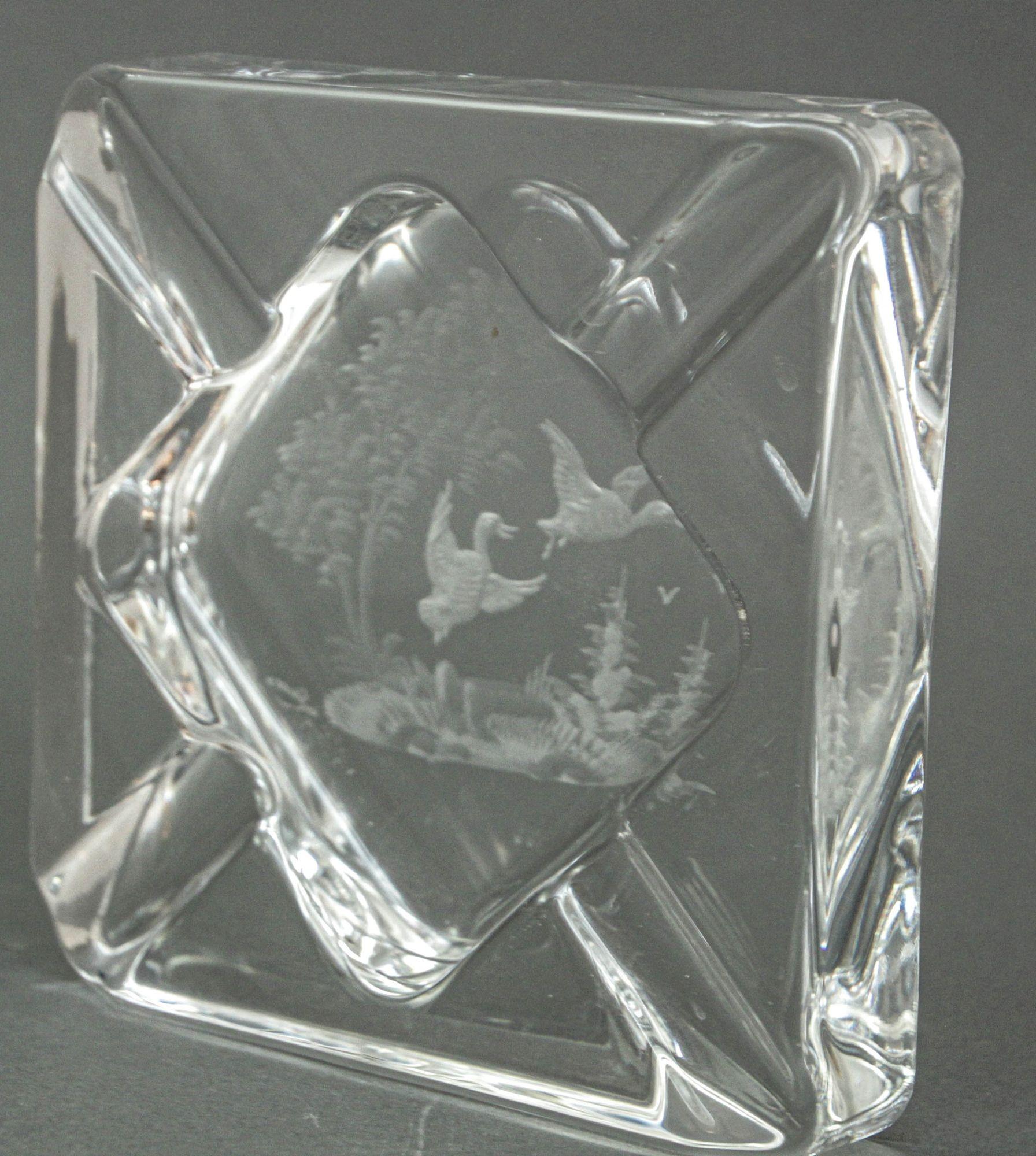 Queen Lace Crystal Glass Ashtray Dish Catchall Etched with Flying Geese 1970 For Sale 3