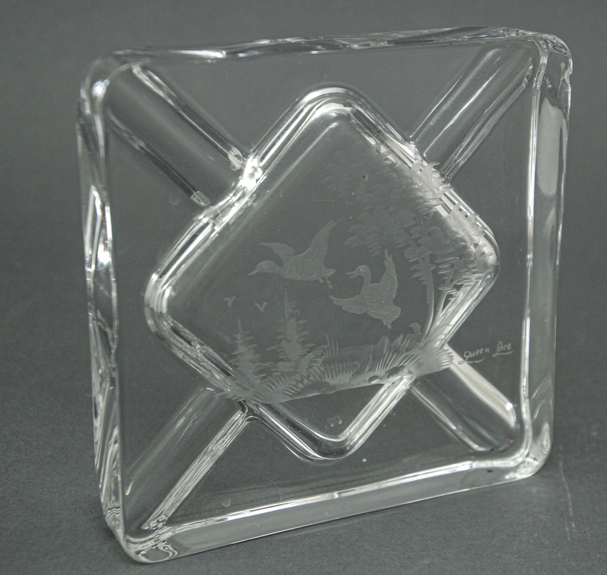 Queen Lace Crystal Glass Ashtray Dish Catchall Etched with Flying Geese 1970 In Good Condition For Sale In North Hollywood, CA