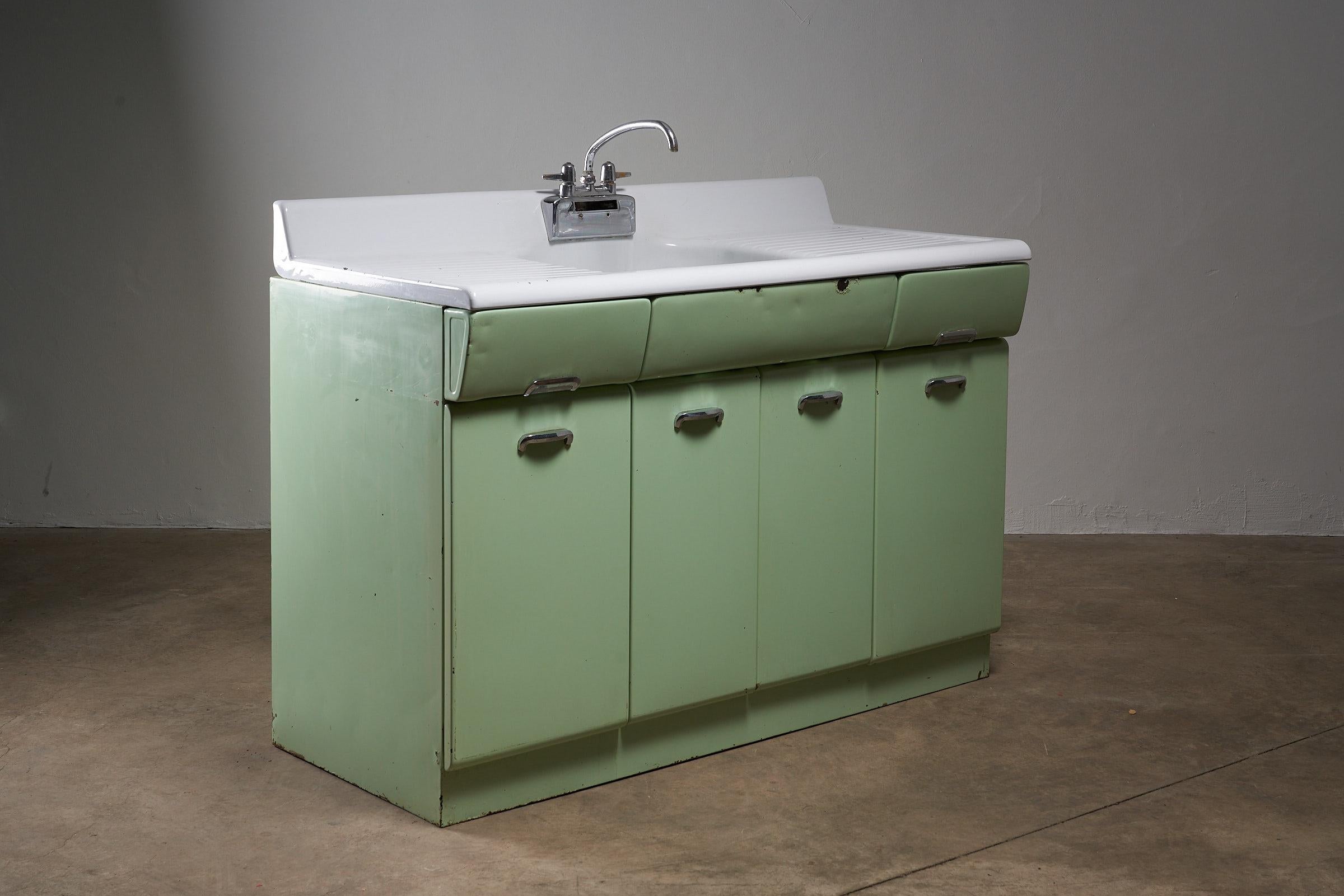 Queen Lavanette “Vanette” steel bathroom kitchen vanities
