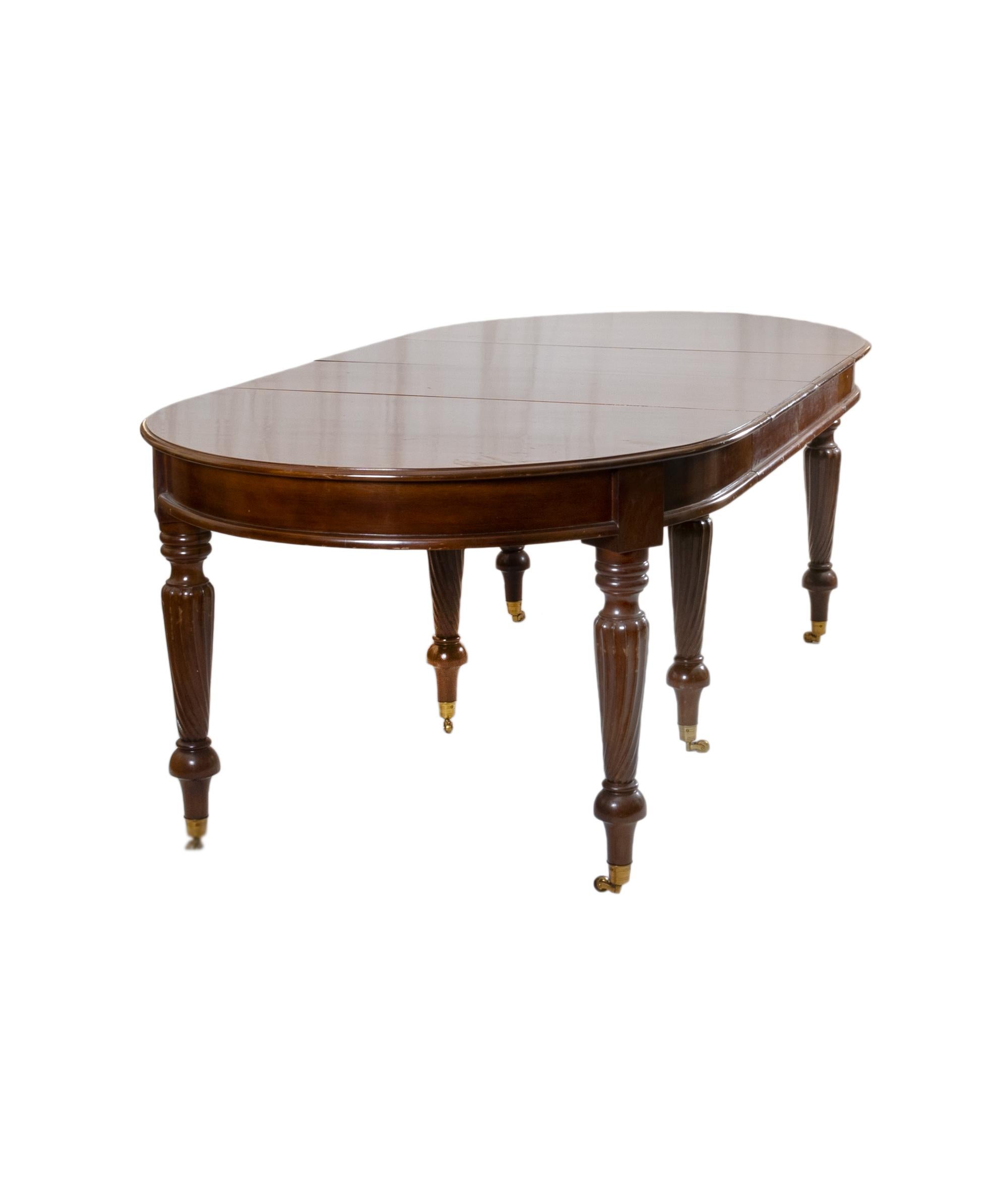 Portugais Queen Maria Style Dining Table With Extensions en vente