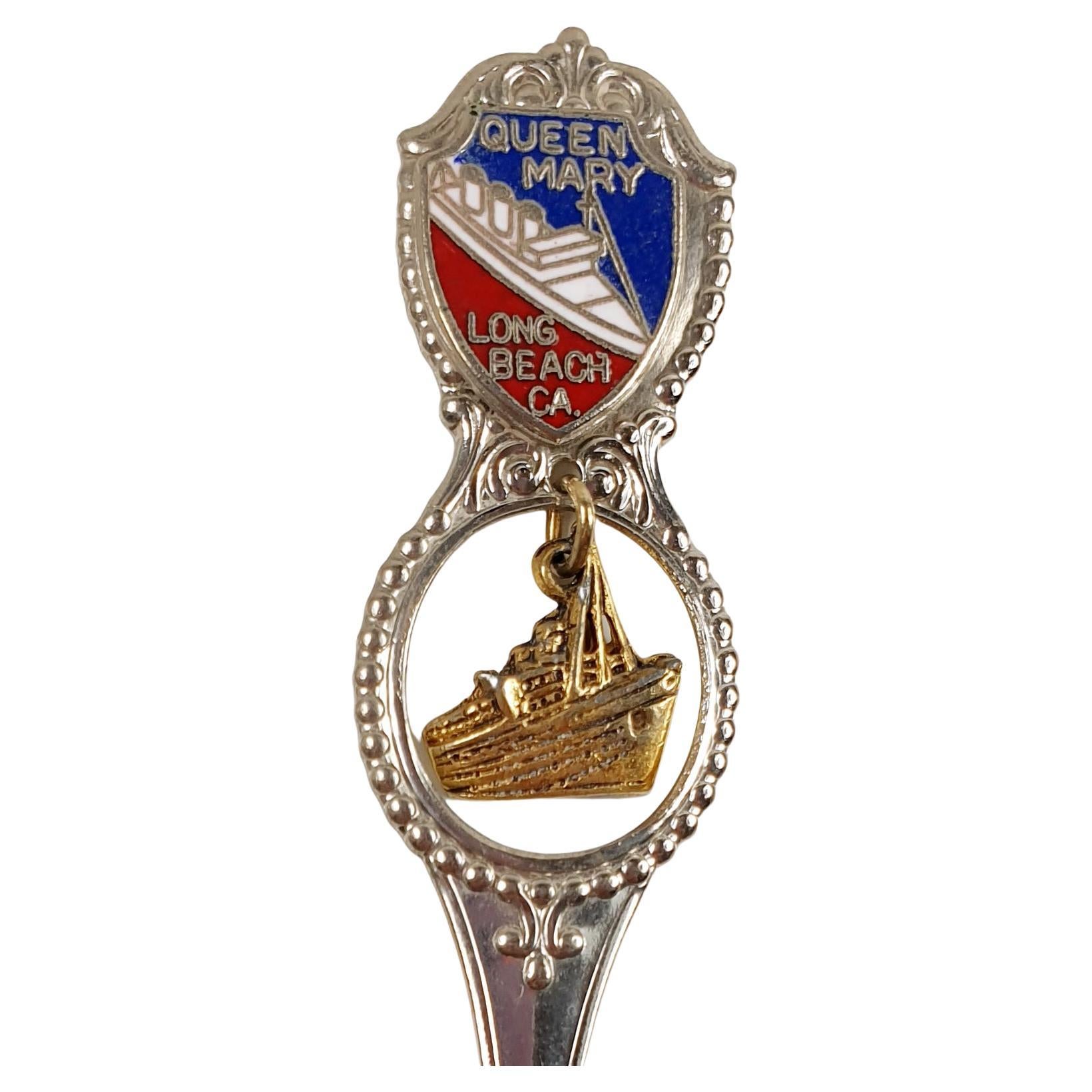 Queen Mary Collection Silver Teaspoon with Figurine
Length 4.68in / 11.9cm
Width 0.86in / 2.2cm
Weight 8.1gr

PRADERA is a  second generation of a family run business jewelers of reference in Spain, with a large track record  being official