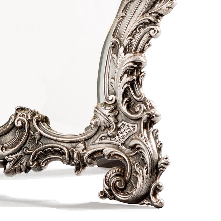 Specchio Queen - specchio da donna argentato - made in Italy
Ganci Argenterie - Punzone 110MI - uno dei più antichi argentieri italiani.