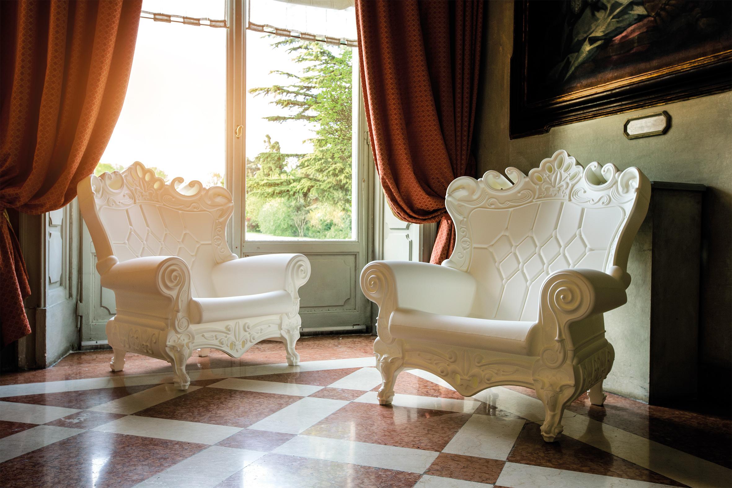 Queen of Love is the unique armchair created by the designer Graziano Moro and Renato Pigatti. The iconic Queen of Love armchair is the first and the most loved product of the whole Design of Love collection: as a throne, Queen of Love crowns