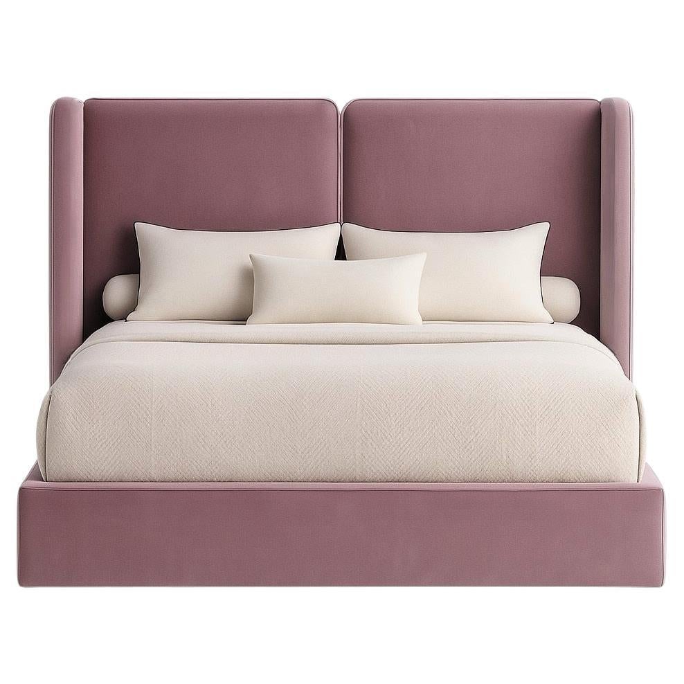 Letto queen size con struttura imbottita in velluto e testiera