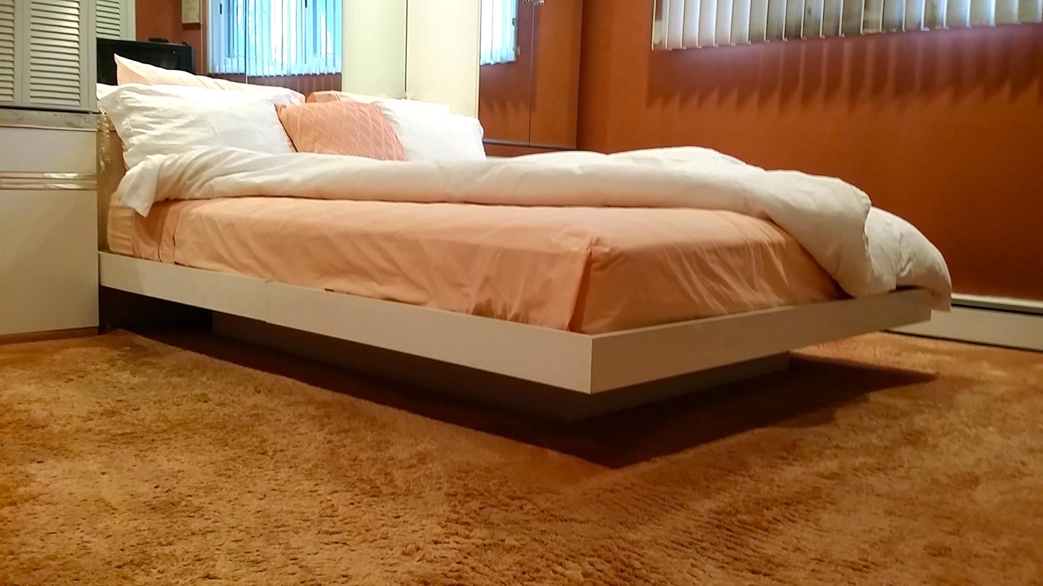 Pierre Cardin Queen Size Bedroom Ensemble For Sale 4