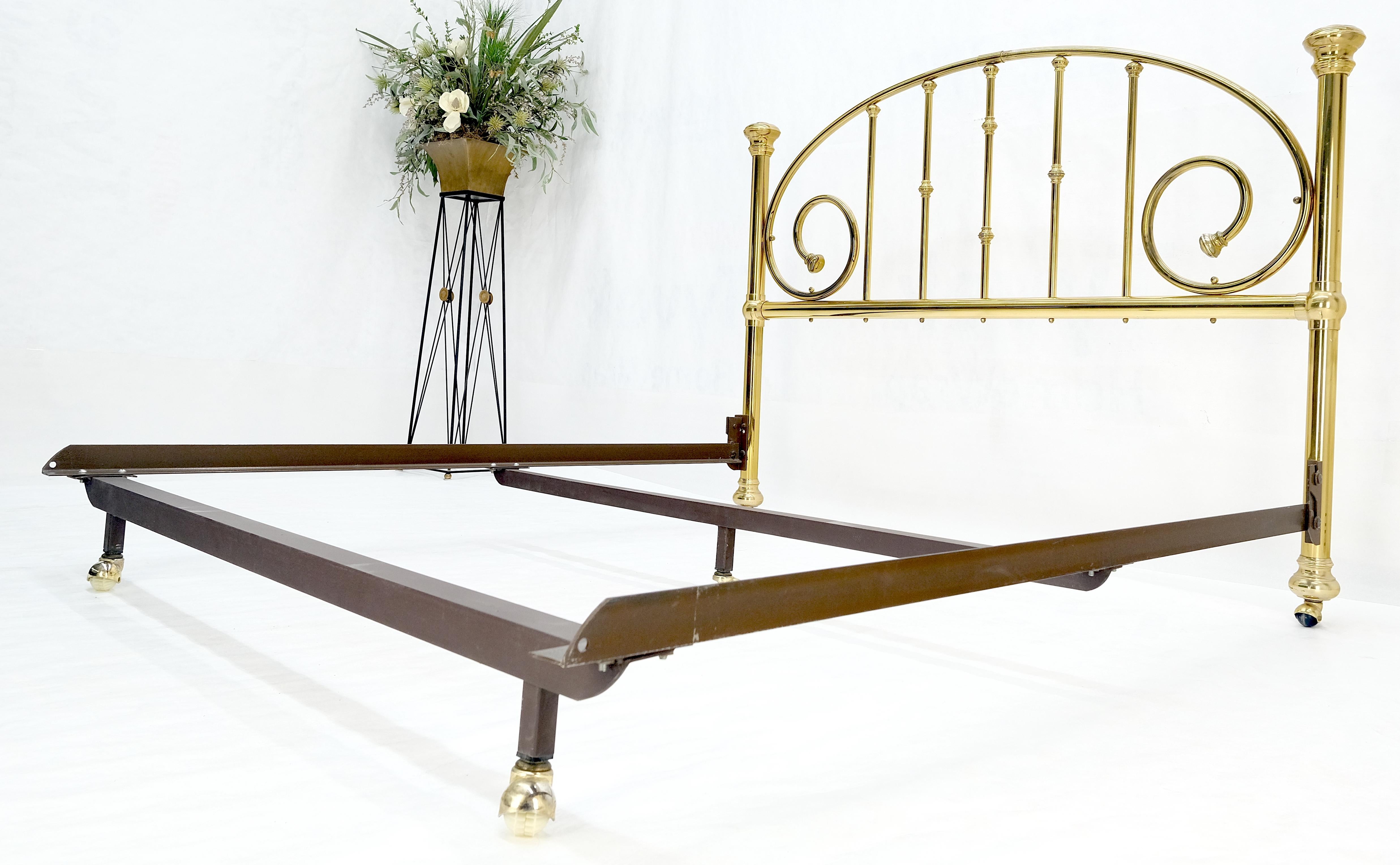 Queen Size Brass Headboard Bed w/ Matching Metal Frame MINT For Sale 3