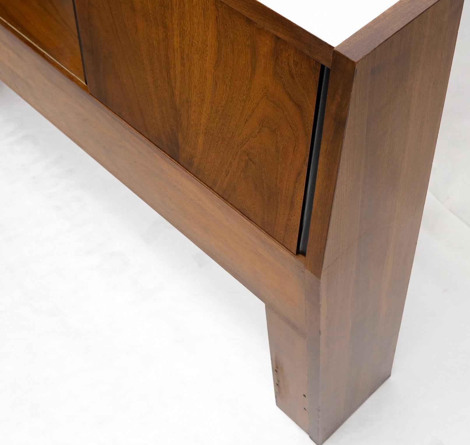 Queen Size Walnut Headboard Bed w/ Sliding Doors Compartment In Good Condition In Rockaway, NJ