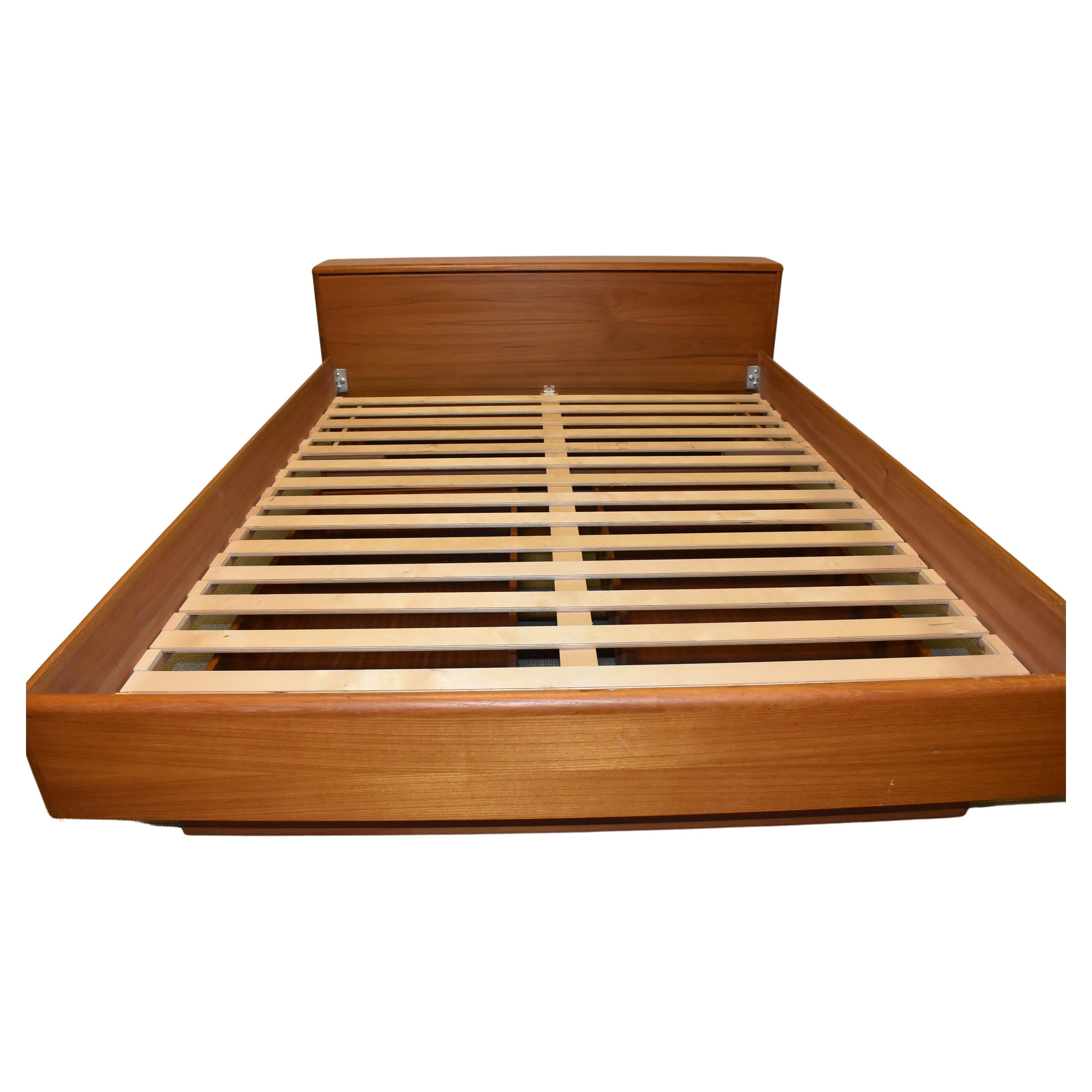 Queen Size Teak Platform Bed with Under Drawers For Sale