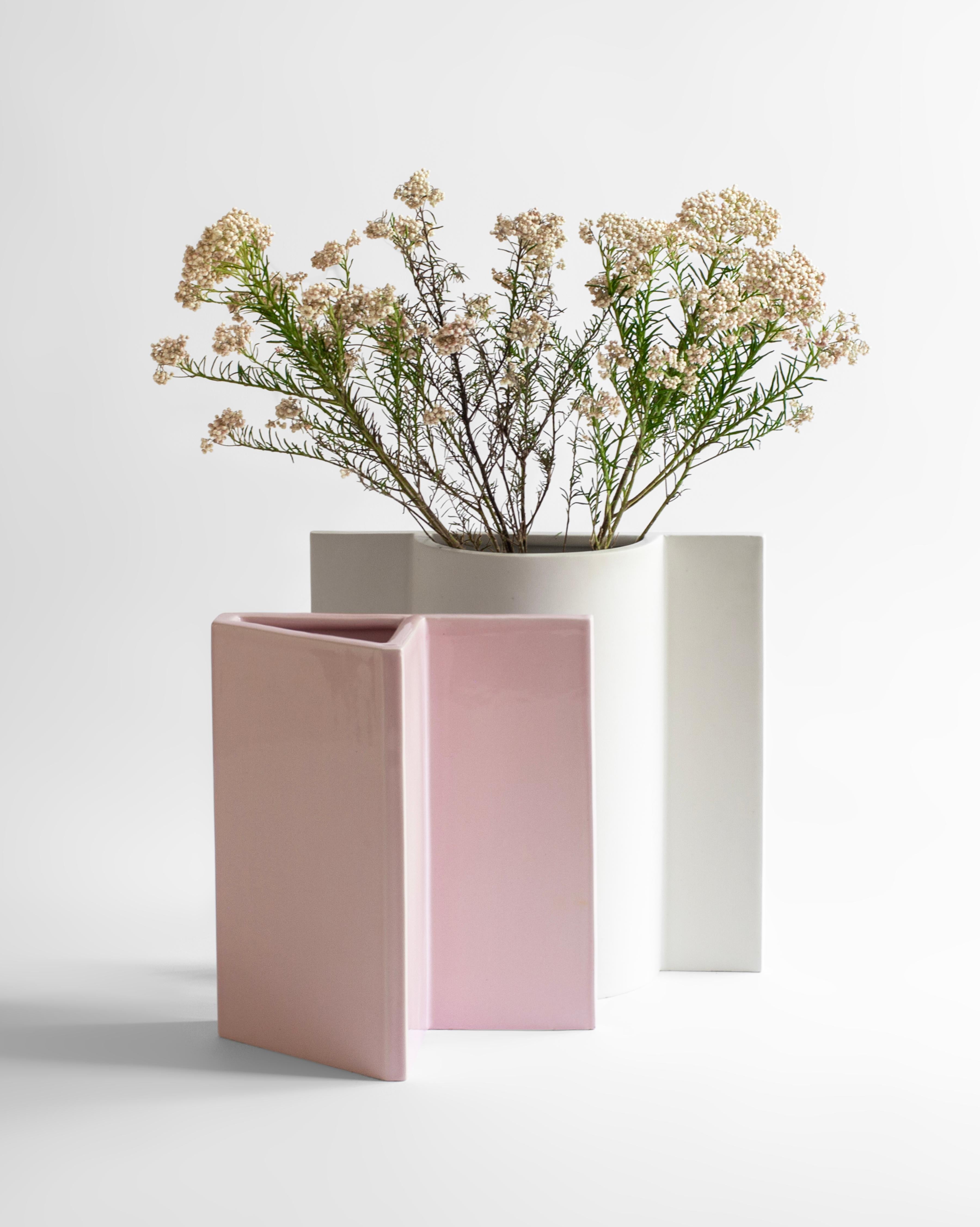 „Queen“-Vase, handgefertigte weiße Keramik, Schach inspirierte Kollektion, Italien im Zustand „Neu“ im Angebot in Milano, IT
