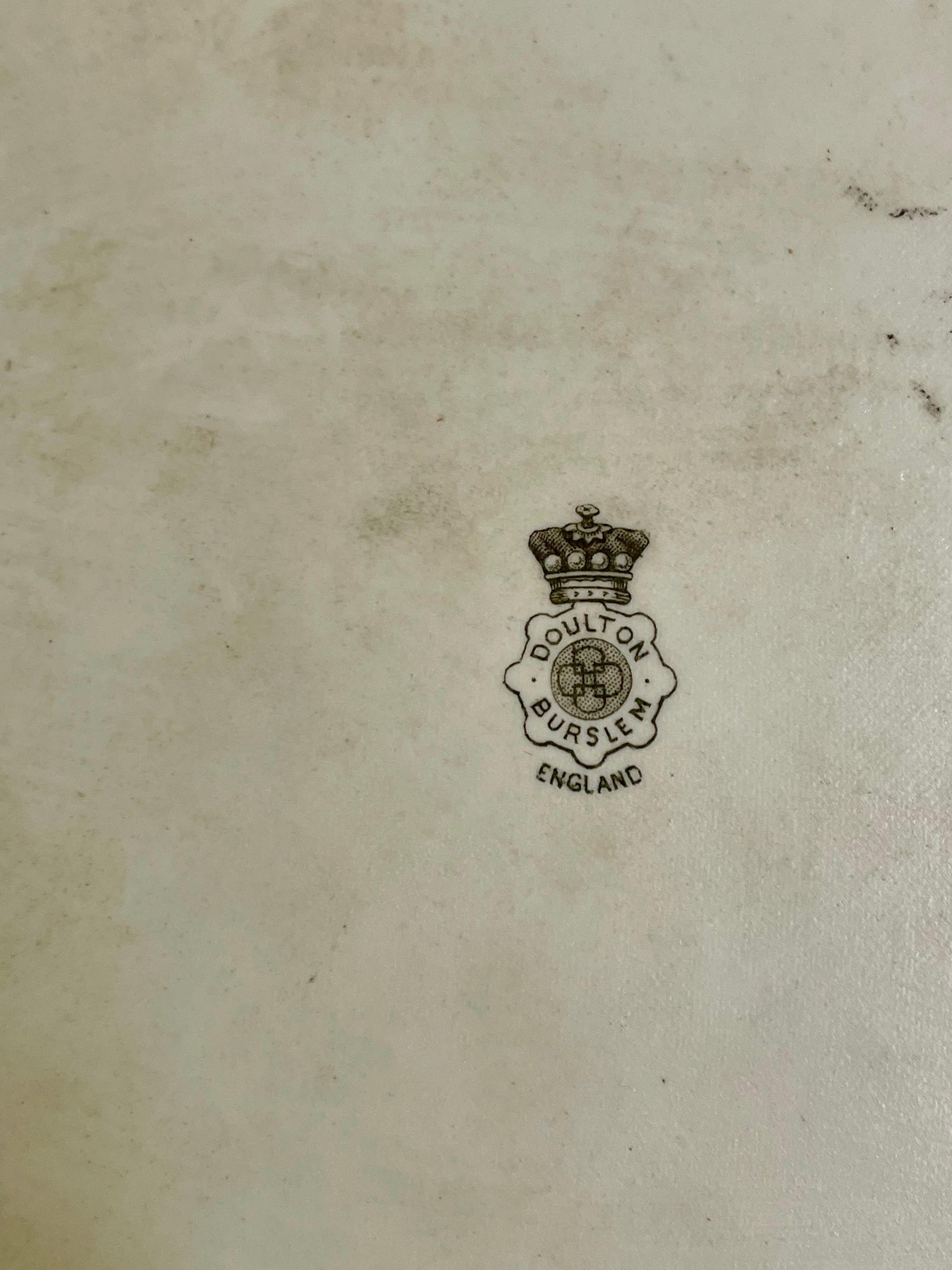 Königin Victoria Konvexe Ovale Porzellanplakette Doulton Burslem England (20. Jahrhundert) im Angebot