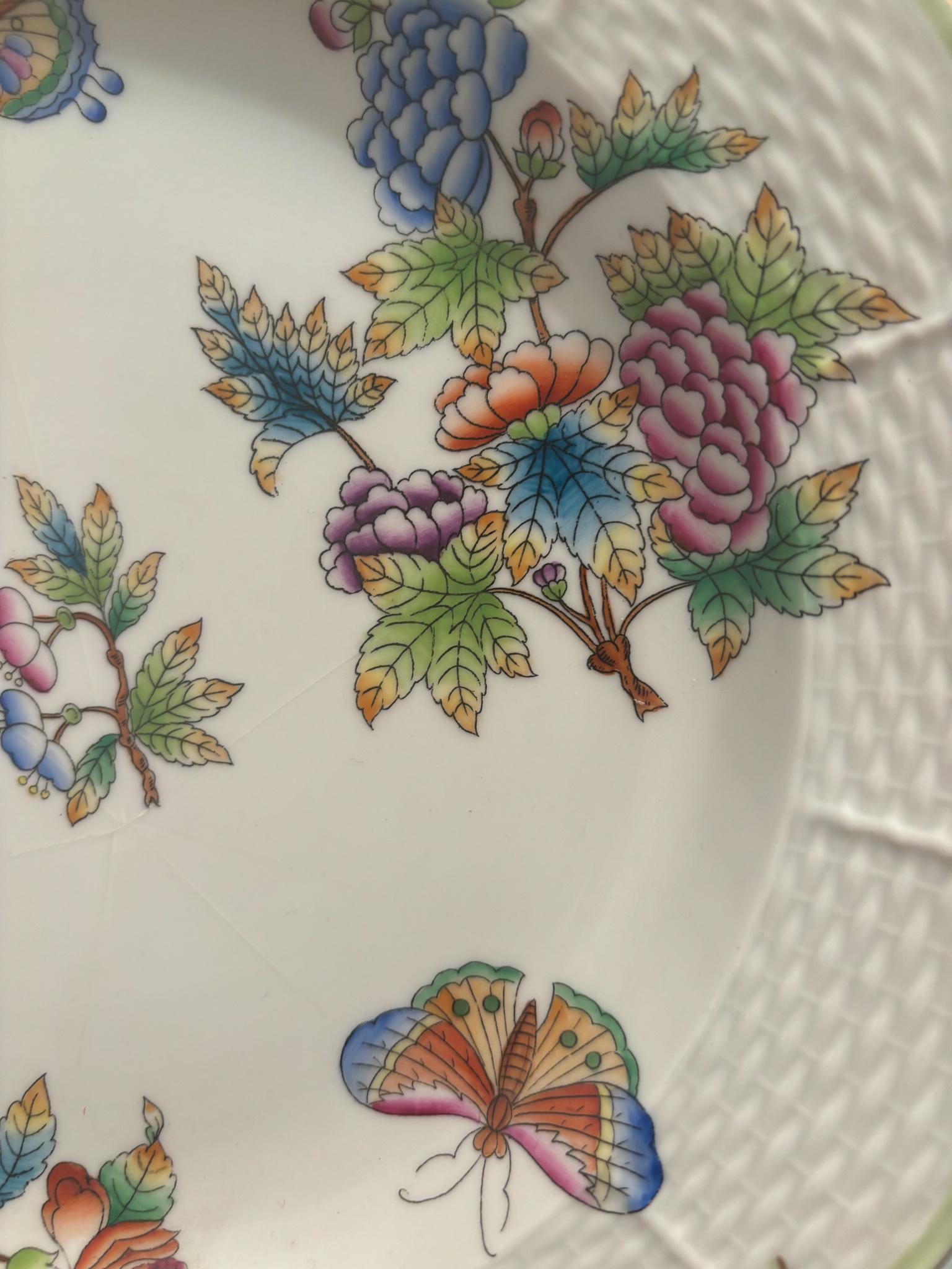 Queen Victoria Herend Porcelain Decorative Plate 1