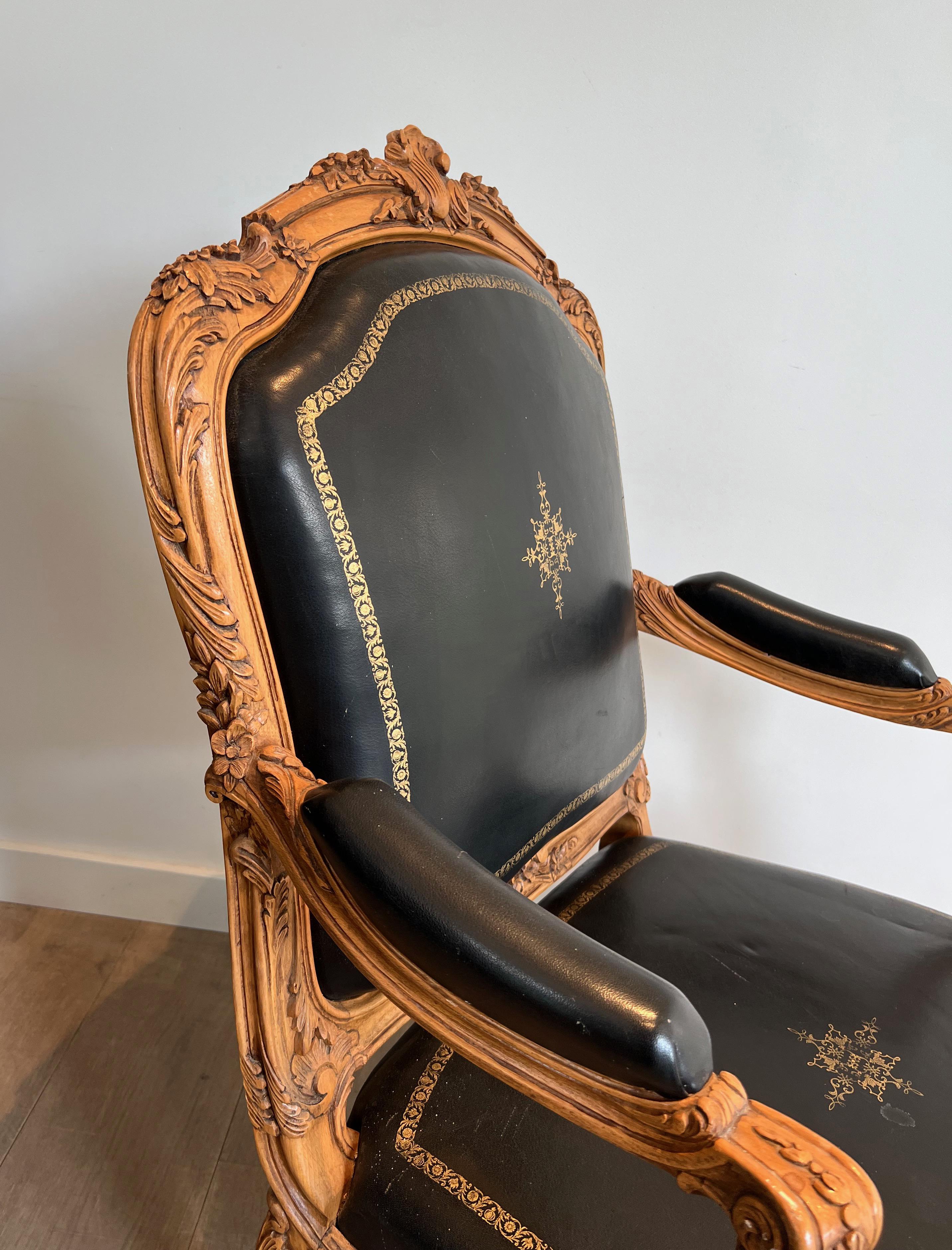 Queen's Armchair made of Carved Walnut Upholstered in Black Leather with Iron-Gi For Sale 8