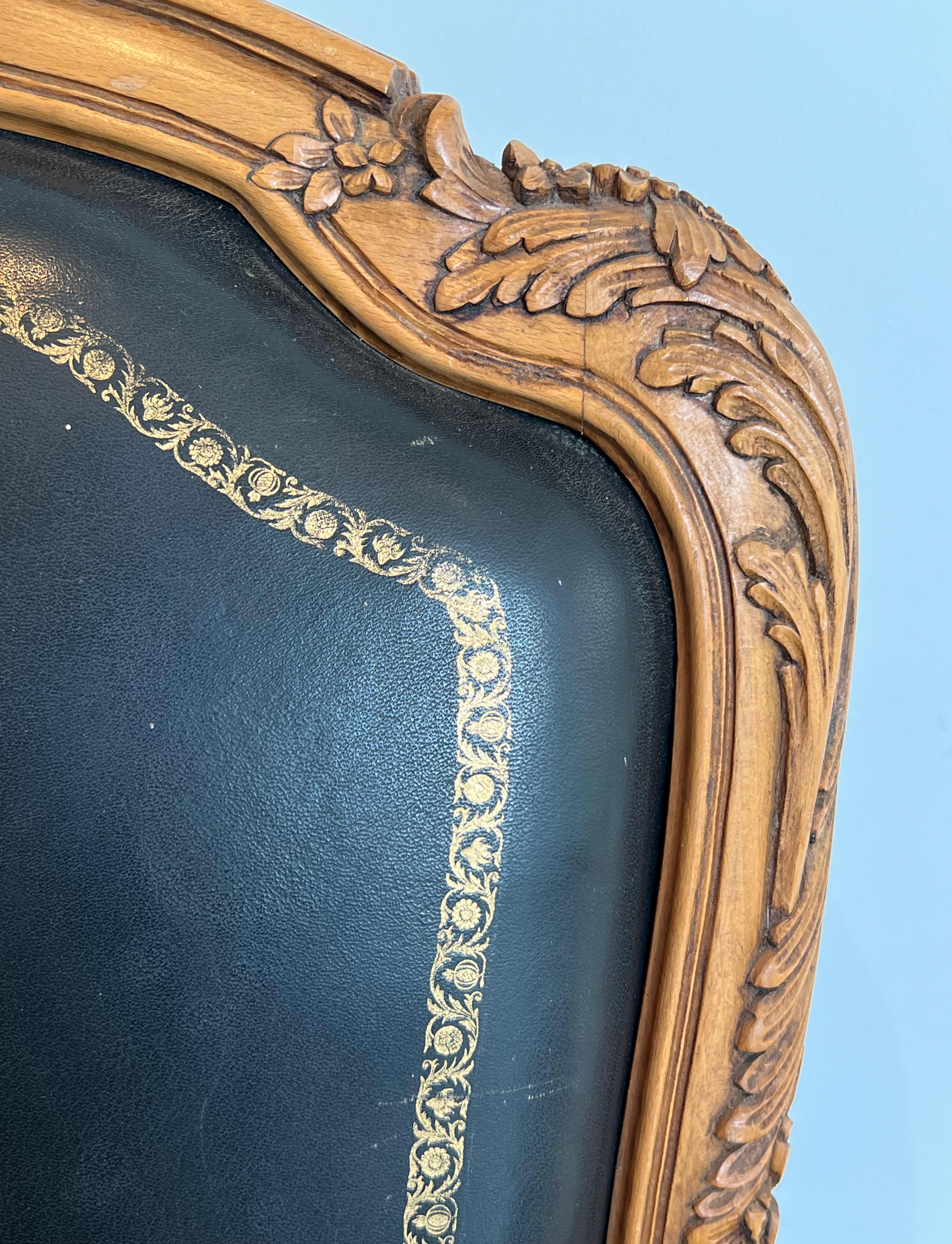 Queen's Armchair made of Carved Walnut Upholstered in Black Leather with Iron-Gi For Sale 10