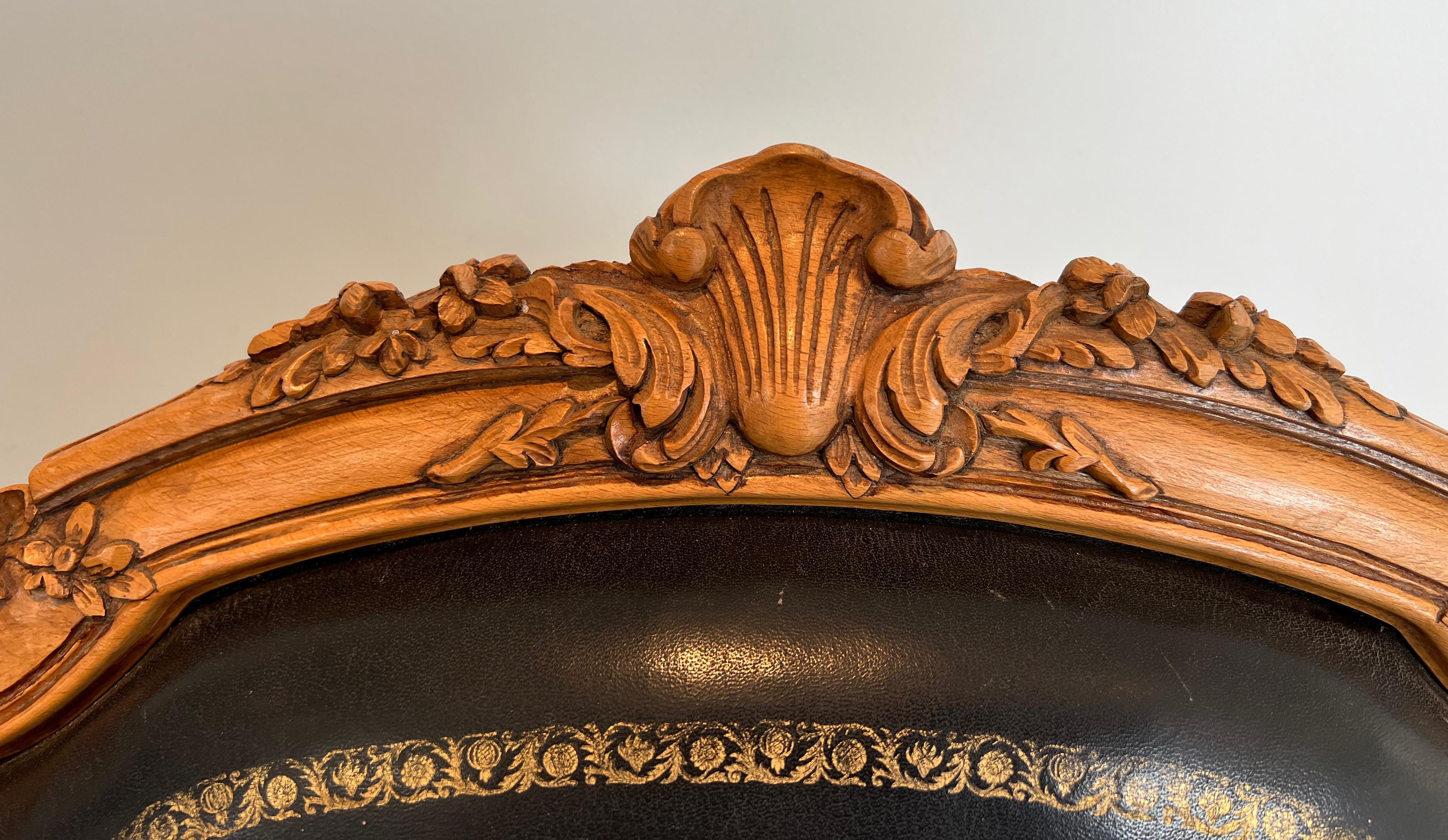 Queen's Armchair made of Carved Walnut Upholstered in Black Leather with Iron-Gi For Sale 1