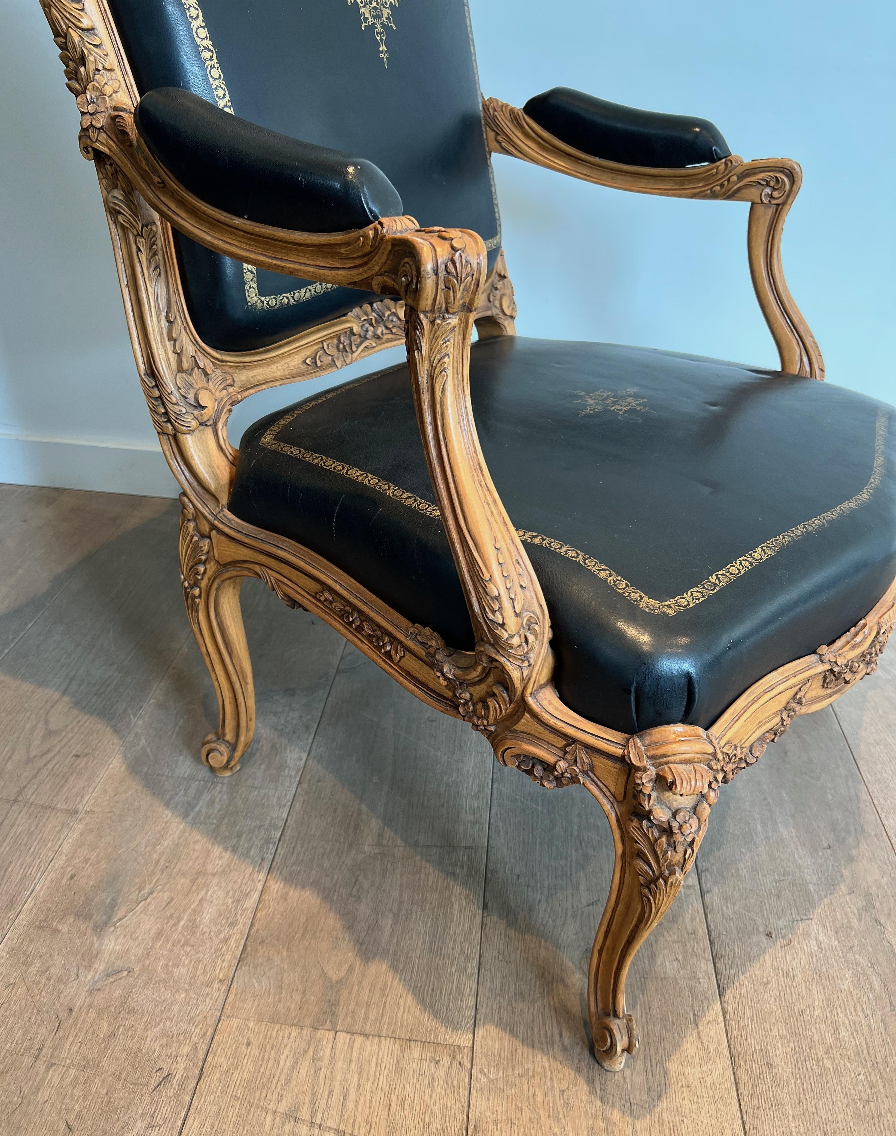 Queen's Armchair made of Carved Walnut Upholstered in Black Leather with Iron-Gi For Sale 2