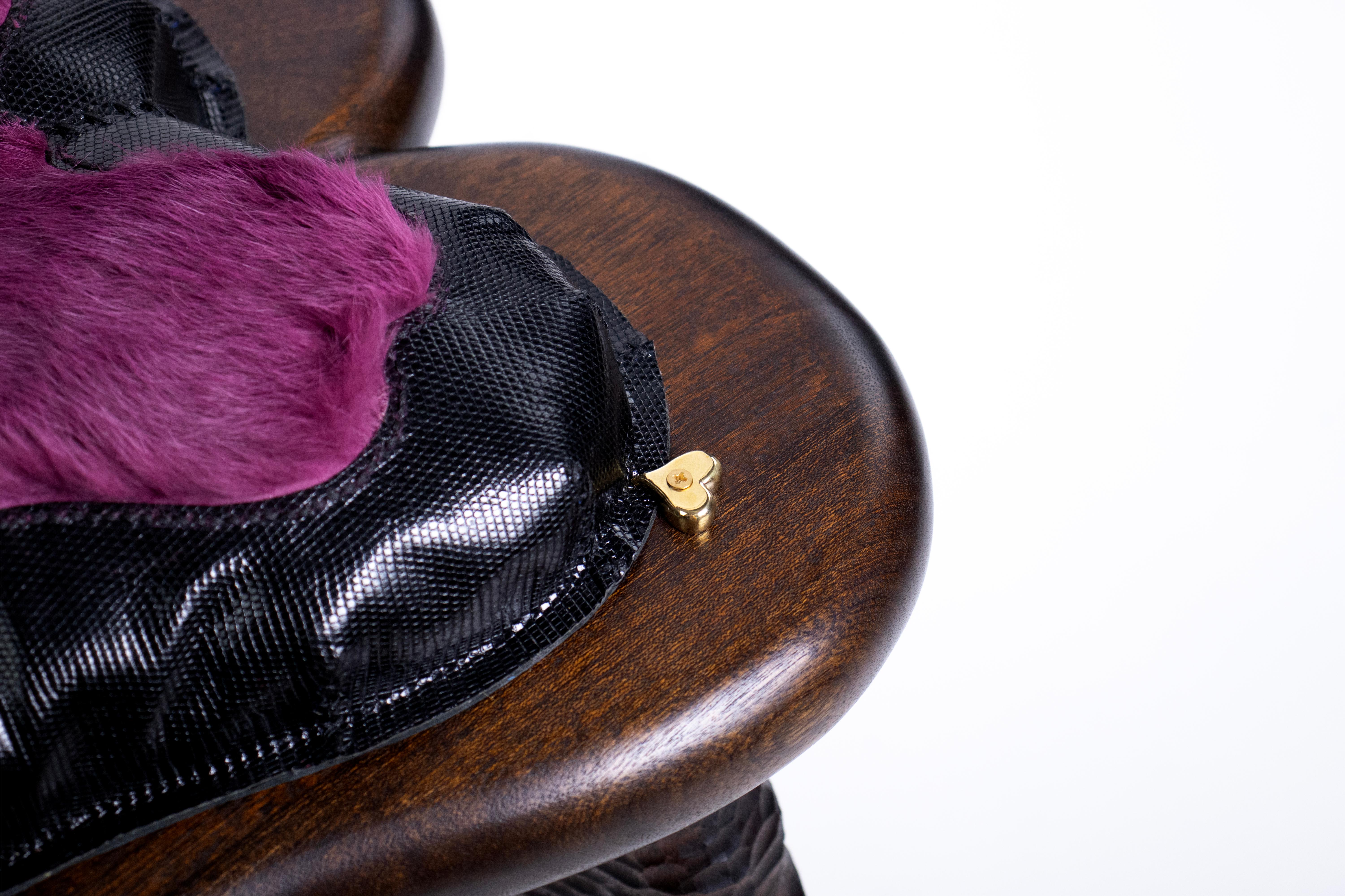 Quelaag's Chair - Handgefertigter geschnitzter und gepolsterter gotischer Stuhl (Gotisch) im Angebot
