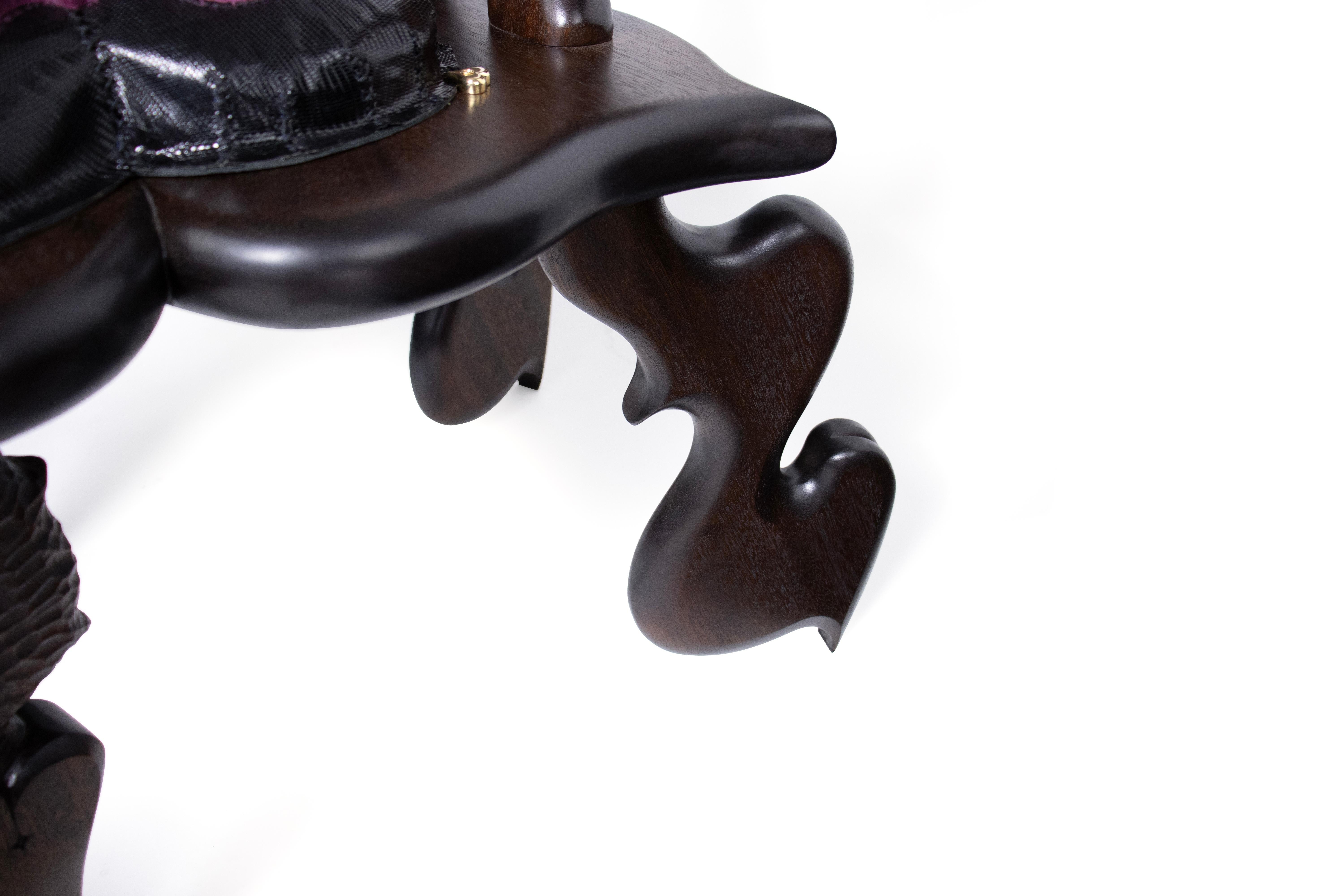 Quelaag's Chair - Handgefertigter geschnitzter und gepolsterter gotischer Stuhl (amerikanisch) im Angebot