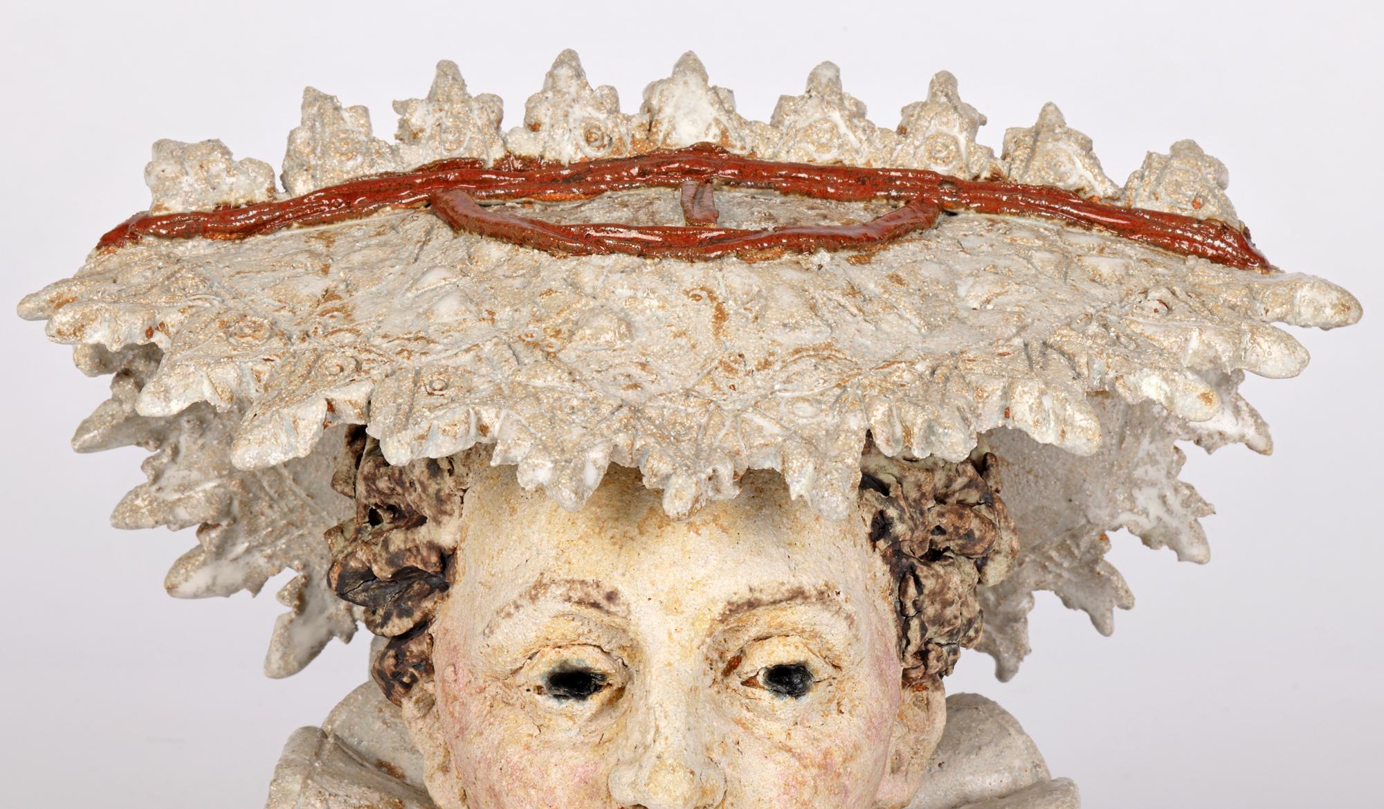 Mid-Century Modern Tête de dame élisabéthaine en grès attribuée à Quentin Bell en vente
