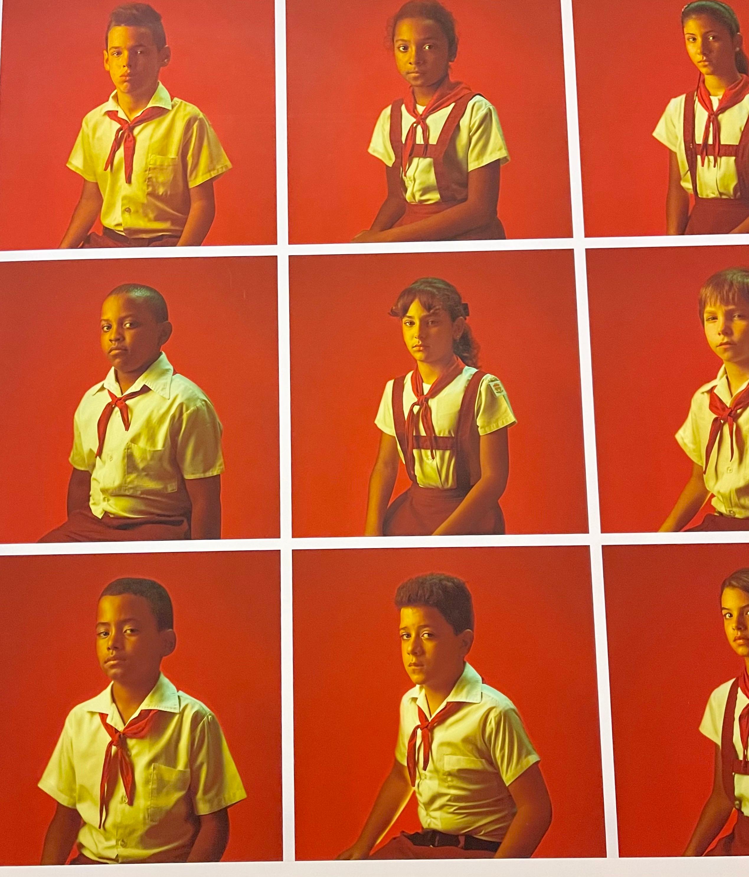 Grande fotografia contemporanea cinese Bambini della scuola cubana L'Avana Foto a colori - Photograph Contemporaneo di Quentin Shih