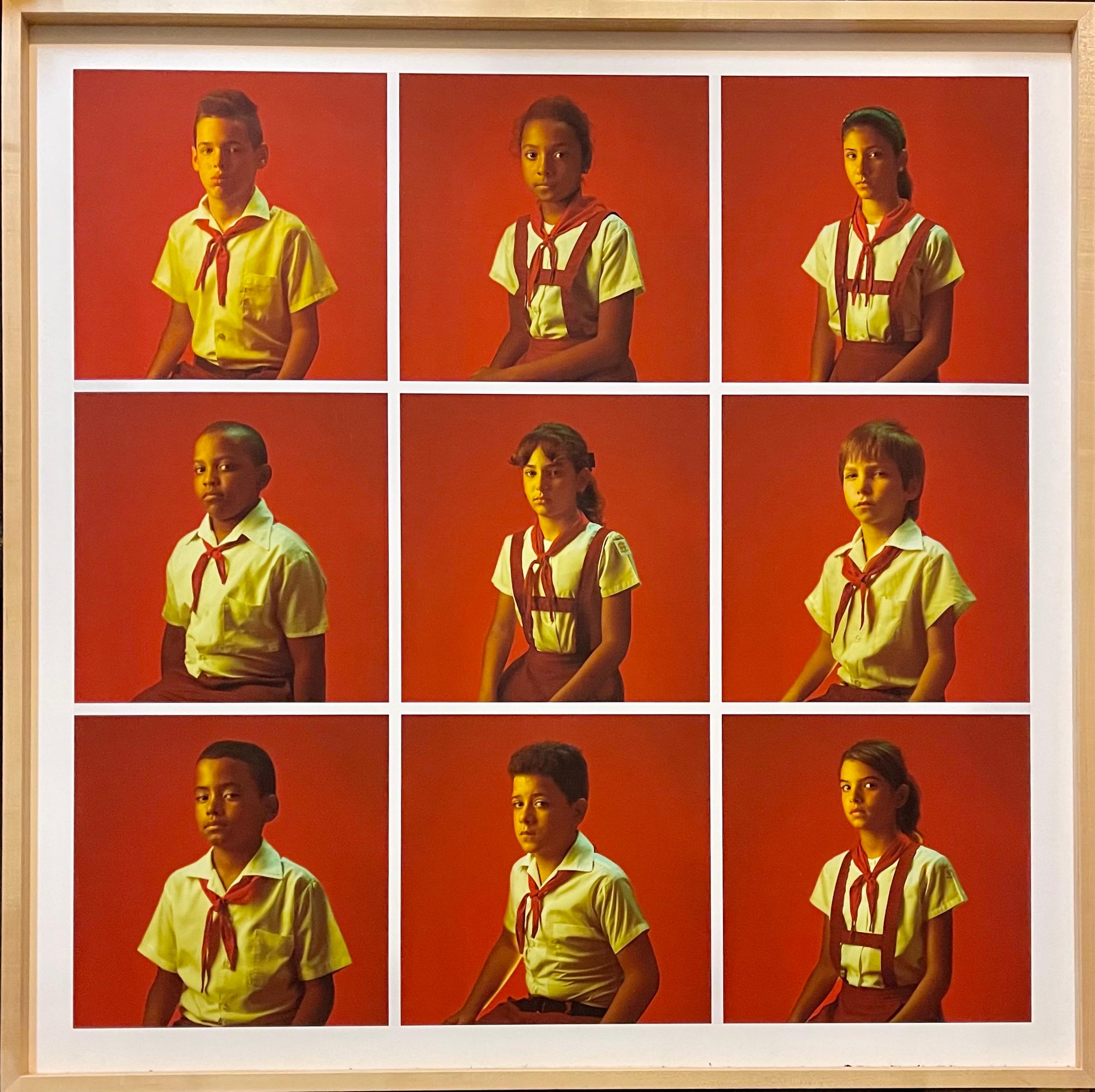 Portrait Photograph di Quentin Shih - Grande fotografia contemporanea cinese Bambini della scuola cubana L'Avana Foto a colori