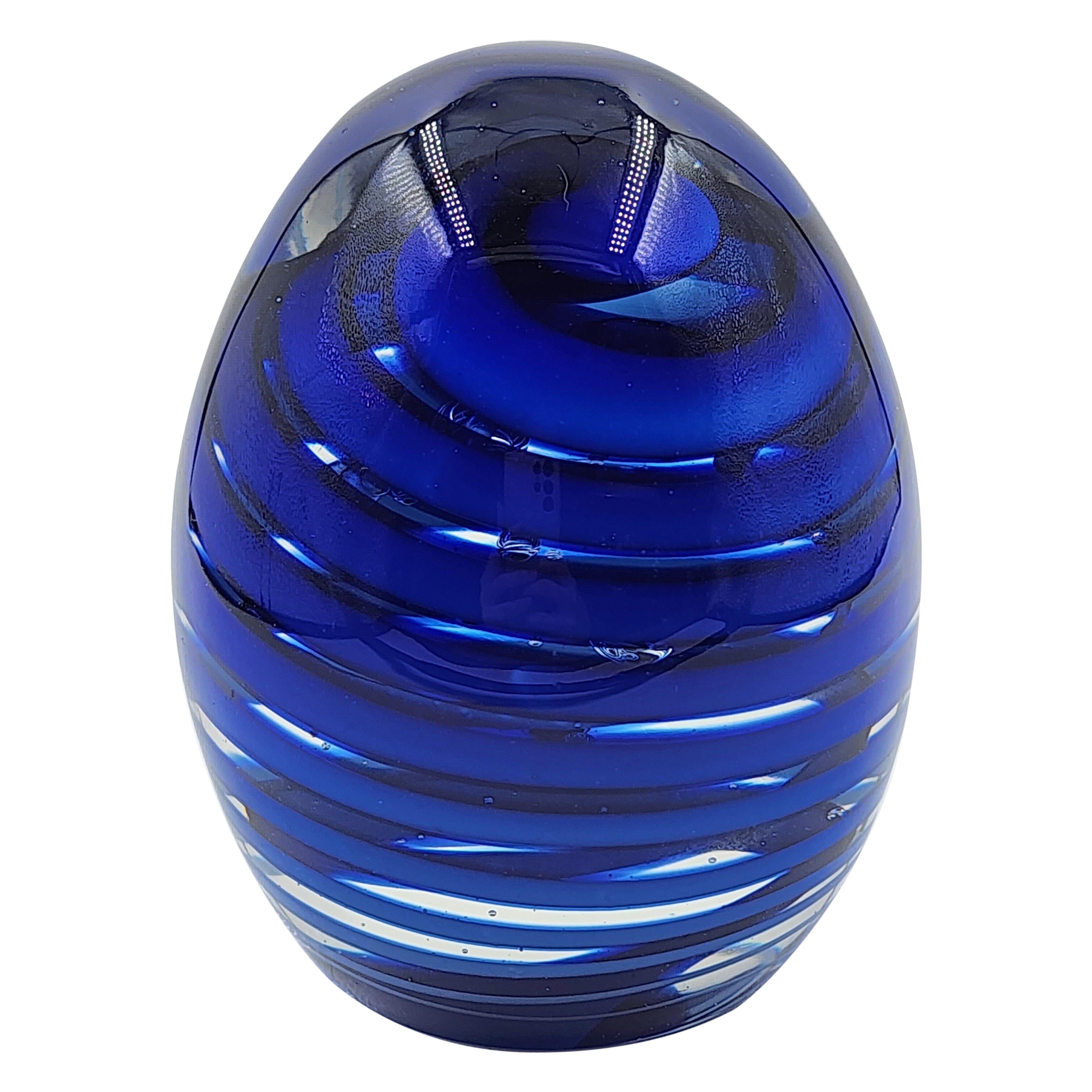 Querandi Art Glass fermacarte in blu cobalto in vendita