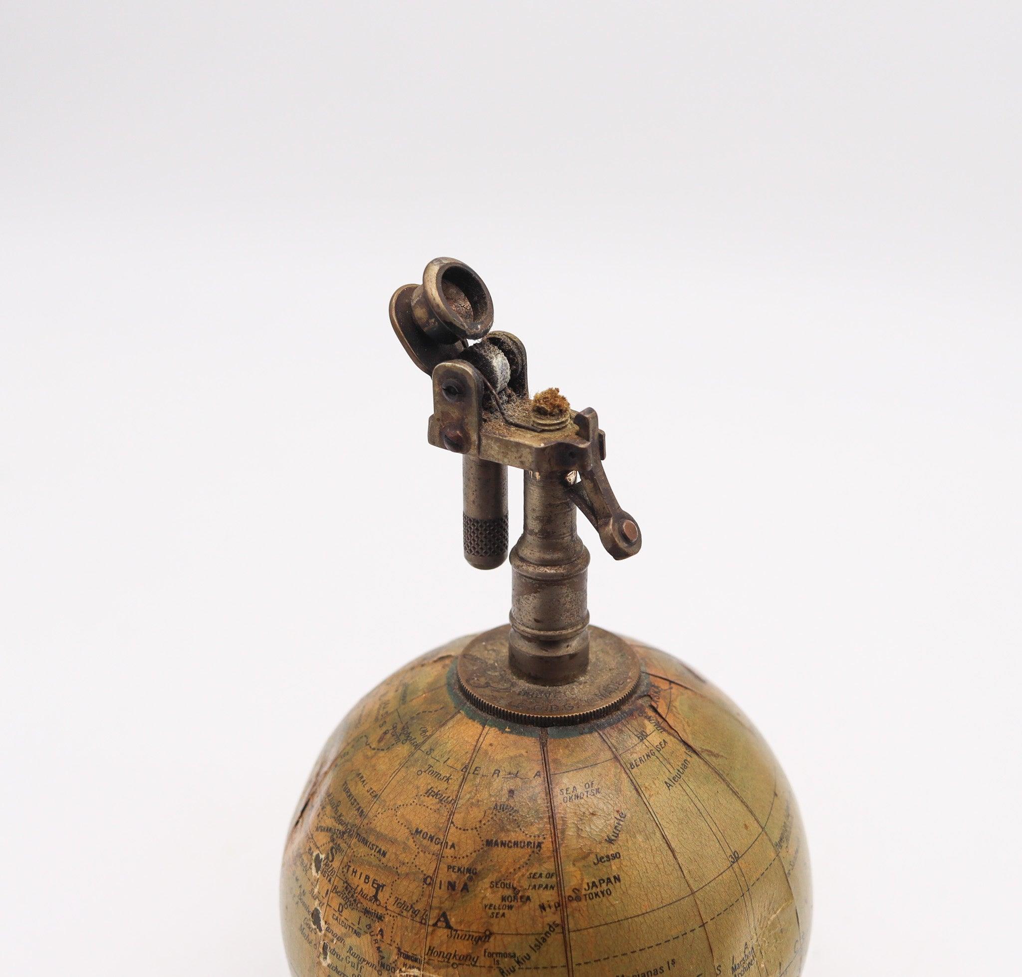 QUERCIA ECLAIR Model 1929 France Art Deco Mappaemundi Desk Petrol Lighter For Sale 1