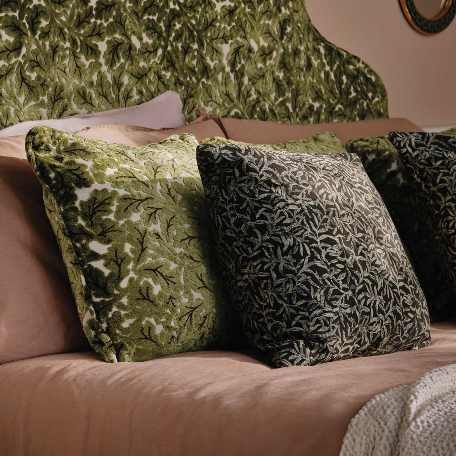 Britannico QUERCUS Cuscino medio in velluto jacquard con pizzo - Evergreen in vendita