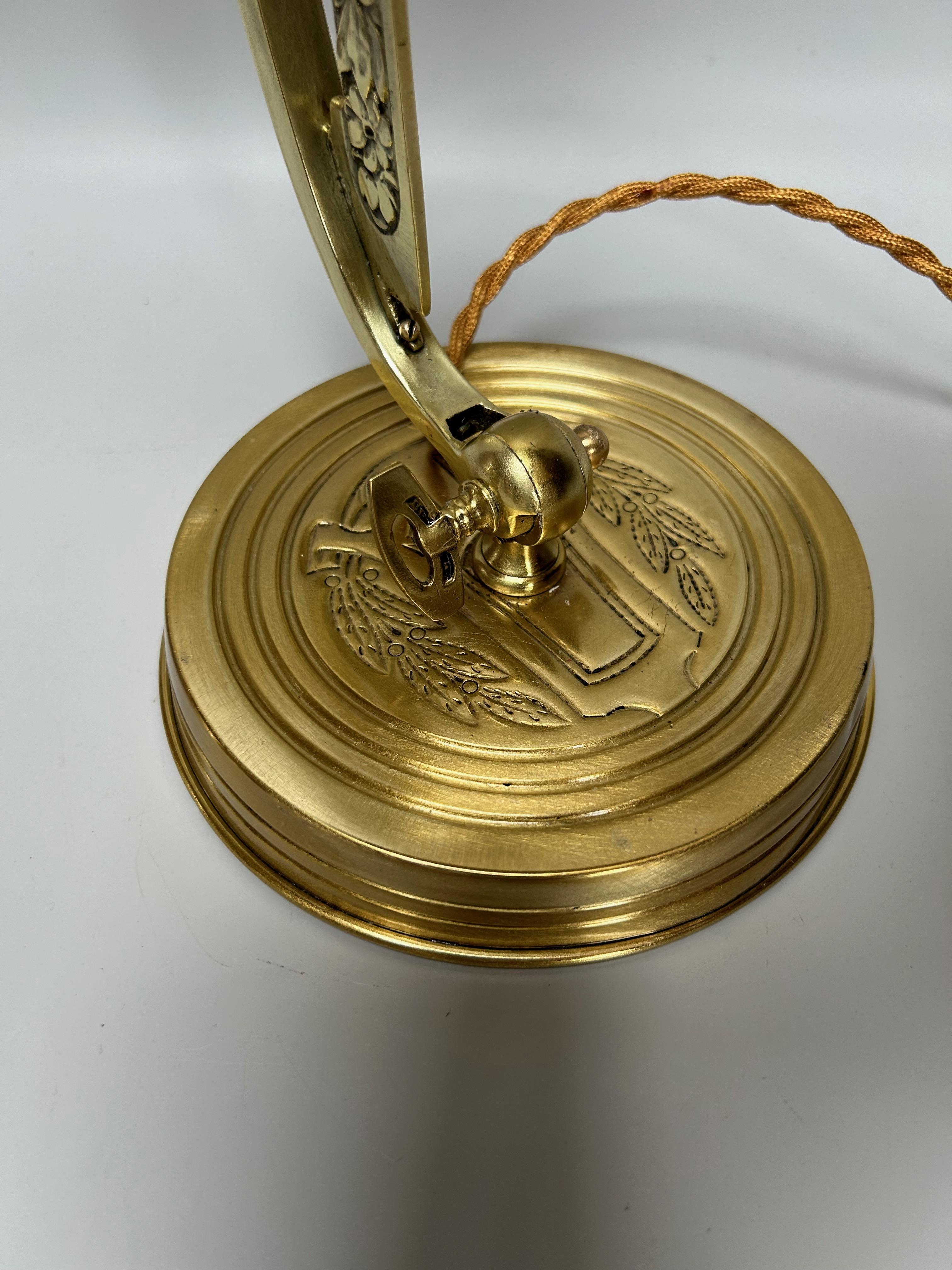 Quezal Art Nouveau Lamp In Excellent Condition For Sale In NANTES, FR
