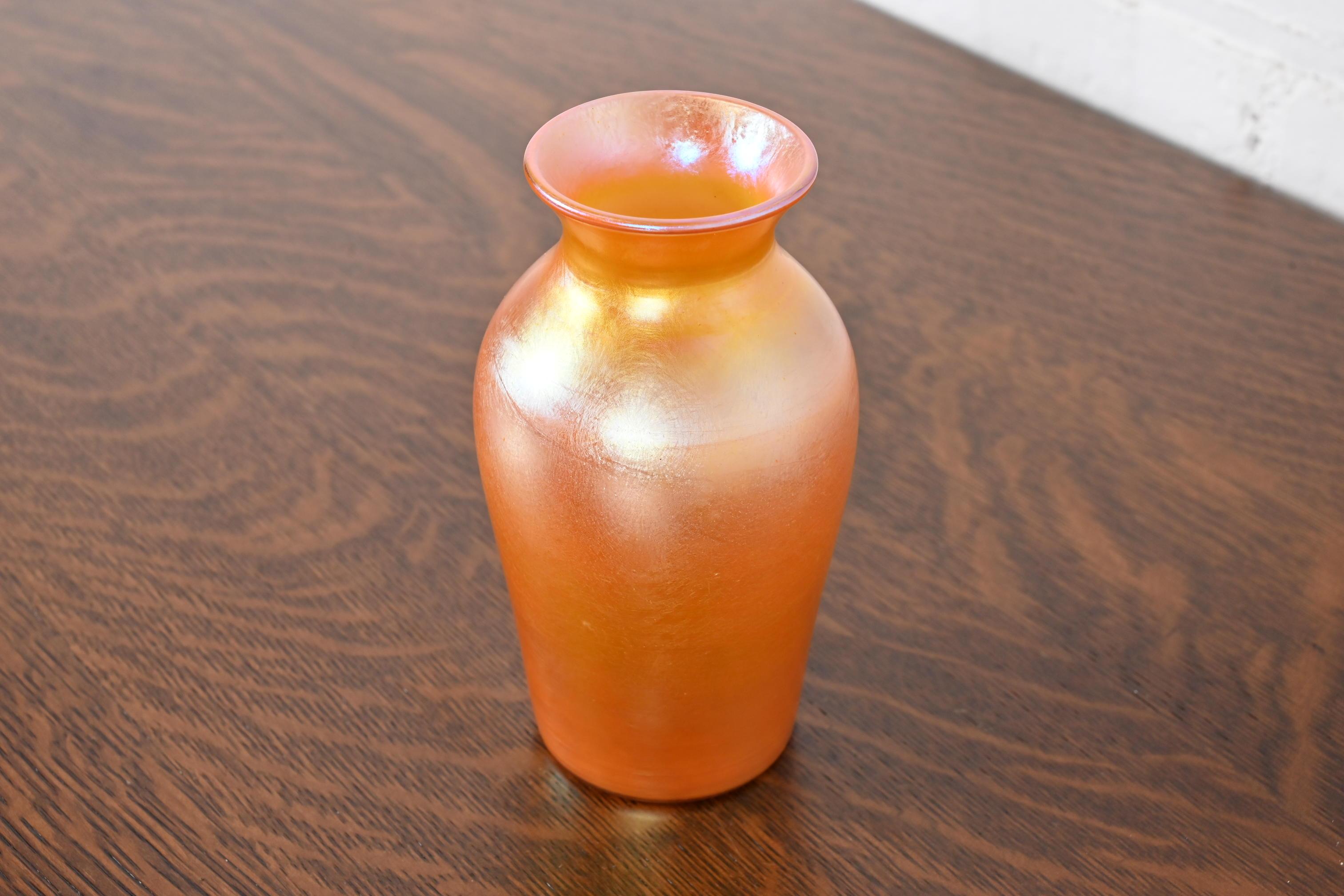 A gorgeous Arts & Crafts or Art Deco gold aurene art glass vase

By Quezal (signed to the underside)

USA, Circa 1920s

Measures: 3.5