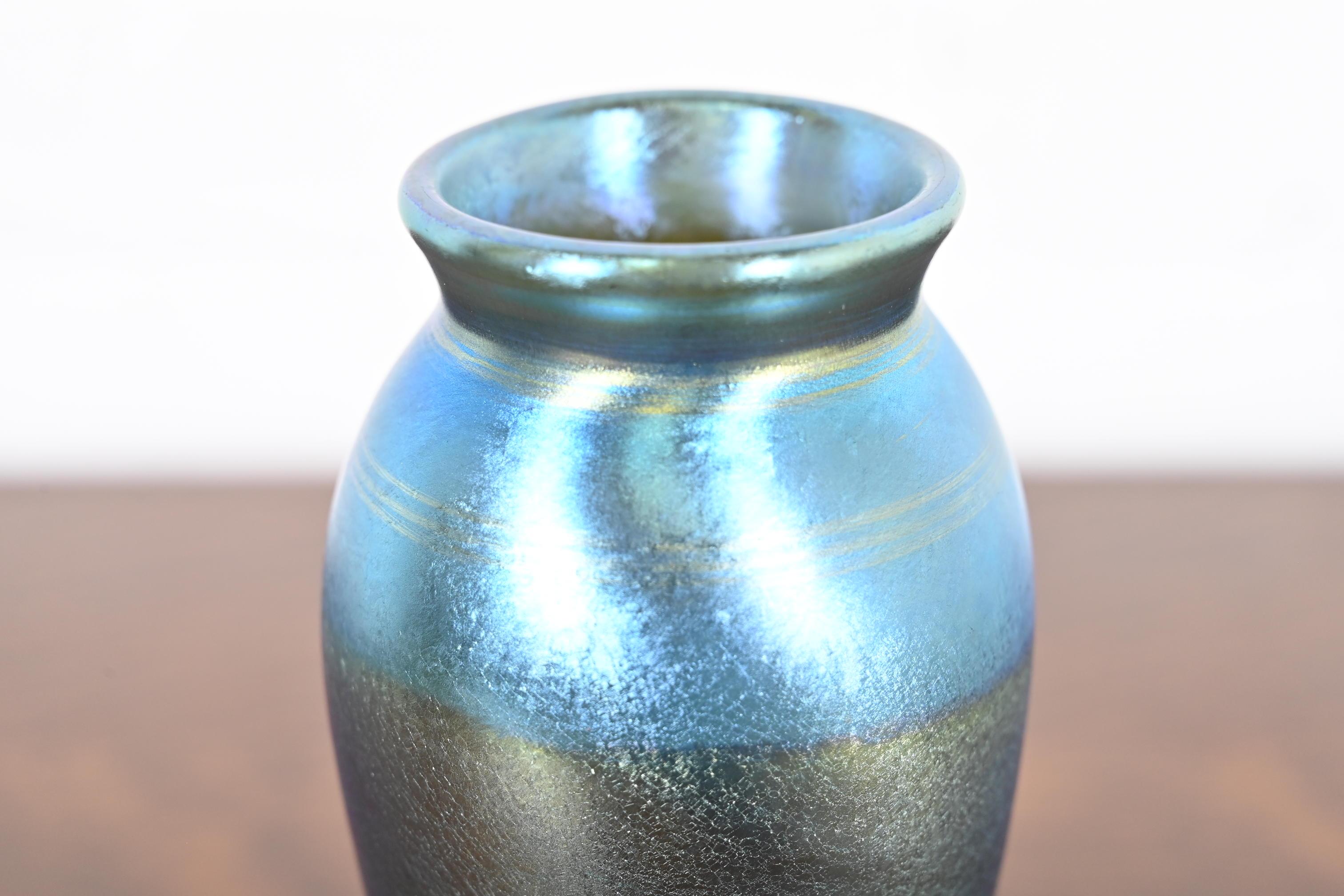 Vase en verre d'art irisé de Quezal Arts & Craft Bon état - En vente à South Bend, IN
