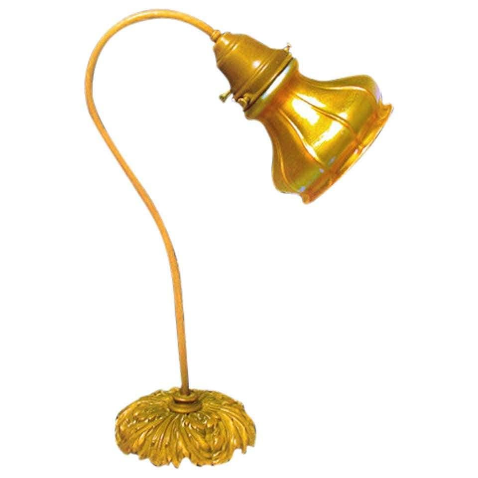 Quezal Glass Desk Lamp, circa 1910 In Good Condition In Toronto, Ontario