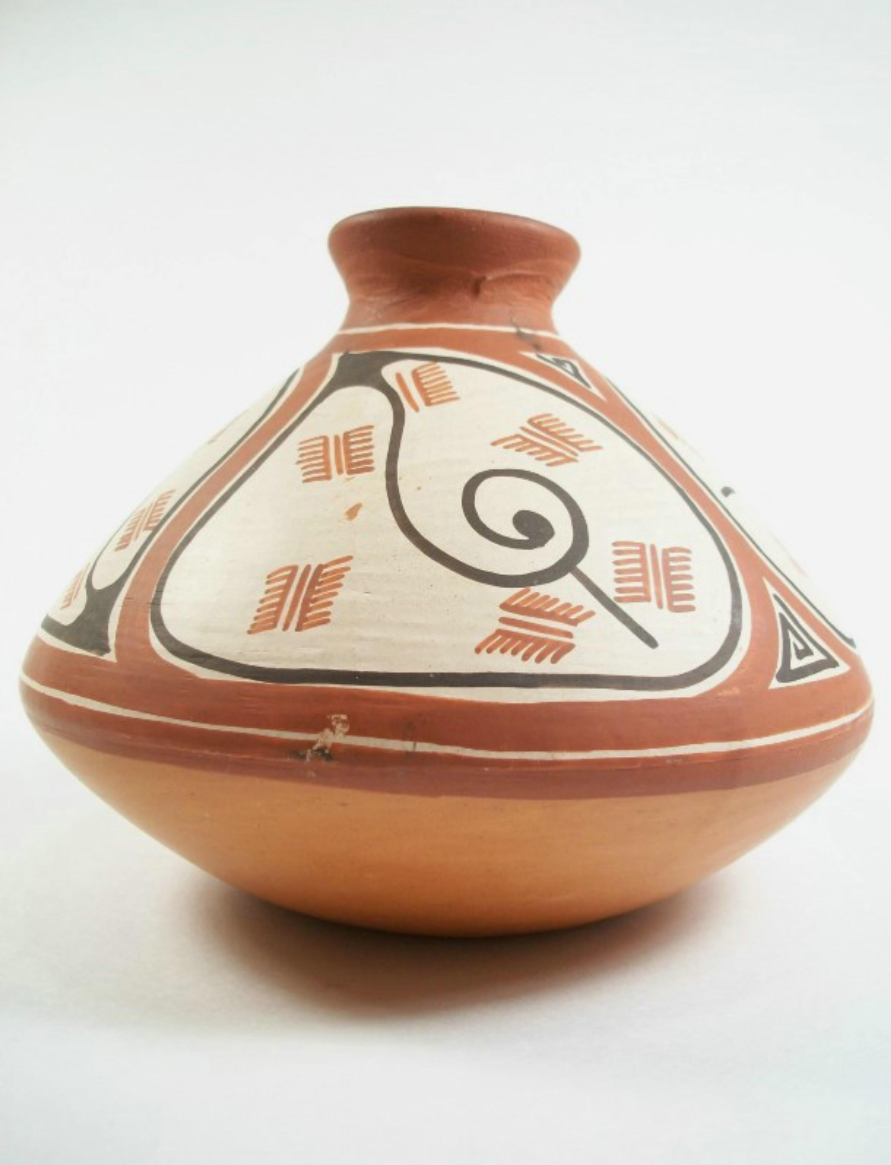 Olla de Cerámica de Arte Popular Pintada a Mano Quibor Lara - Venezuela - Finales Siglo XX Hecho a mano en venta