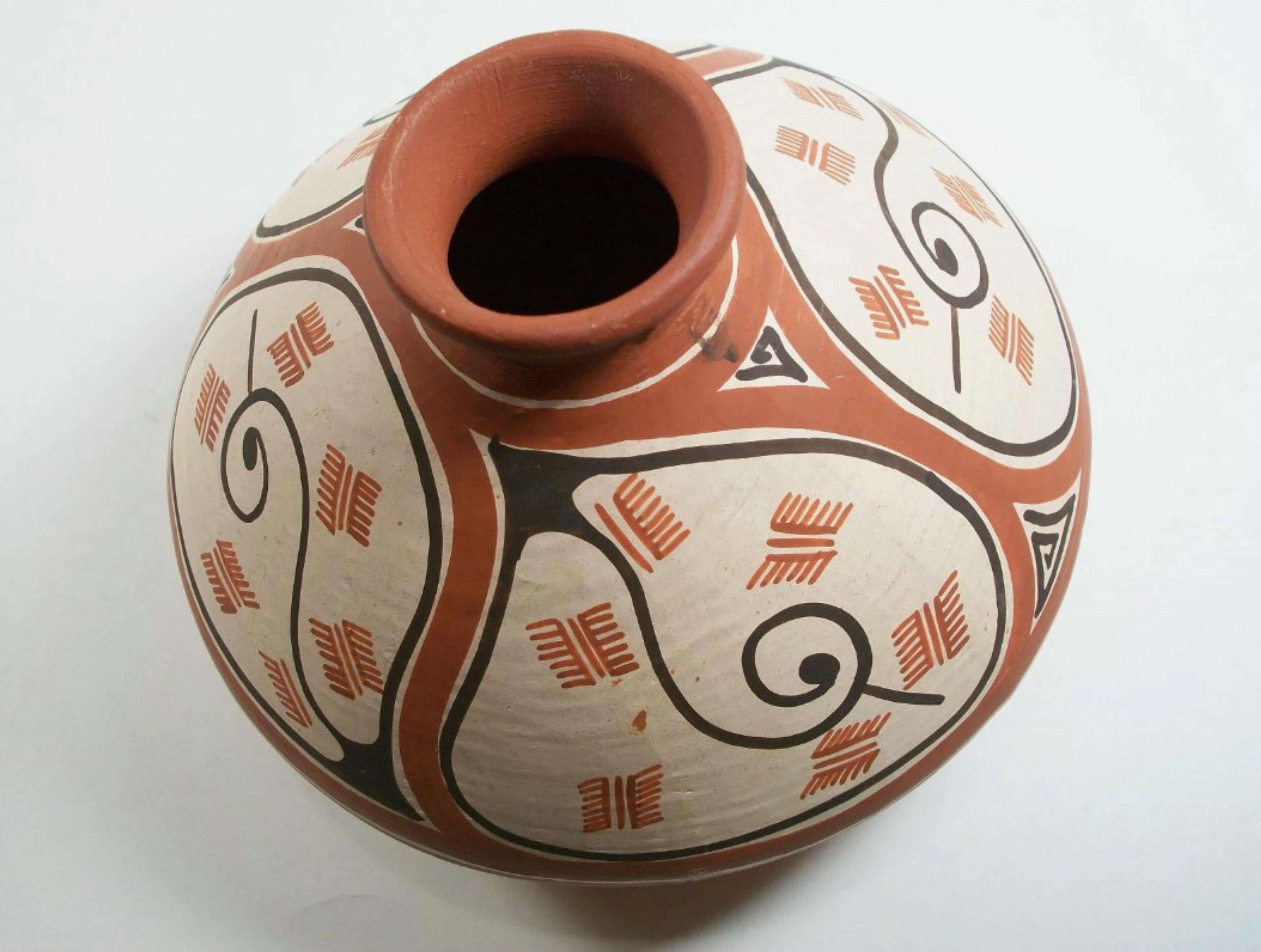 Olla de Cerámica de Arte Popular Pintada a Mano Quibor Lara - Venezuela - Finales Siglo XX en Bueno estado para la venta en Chatham, ON