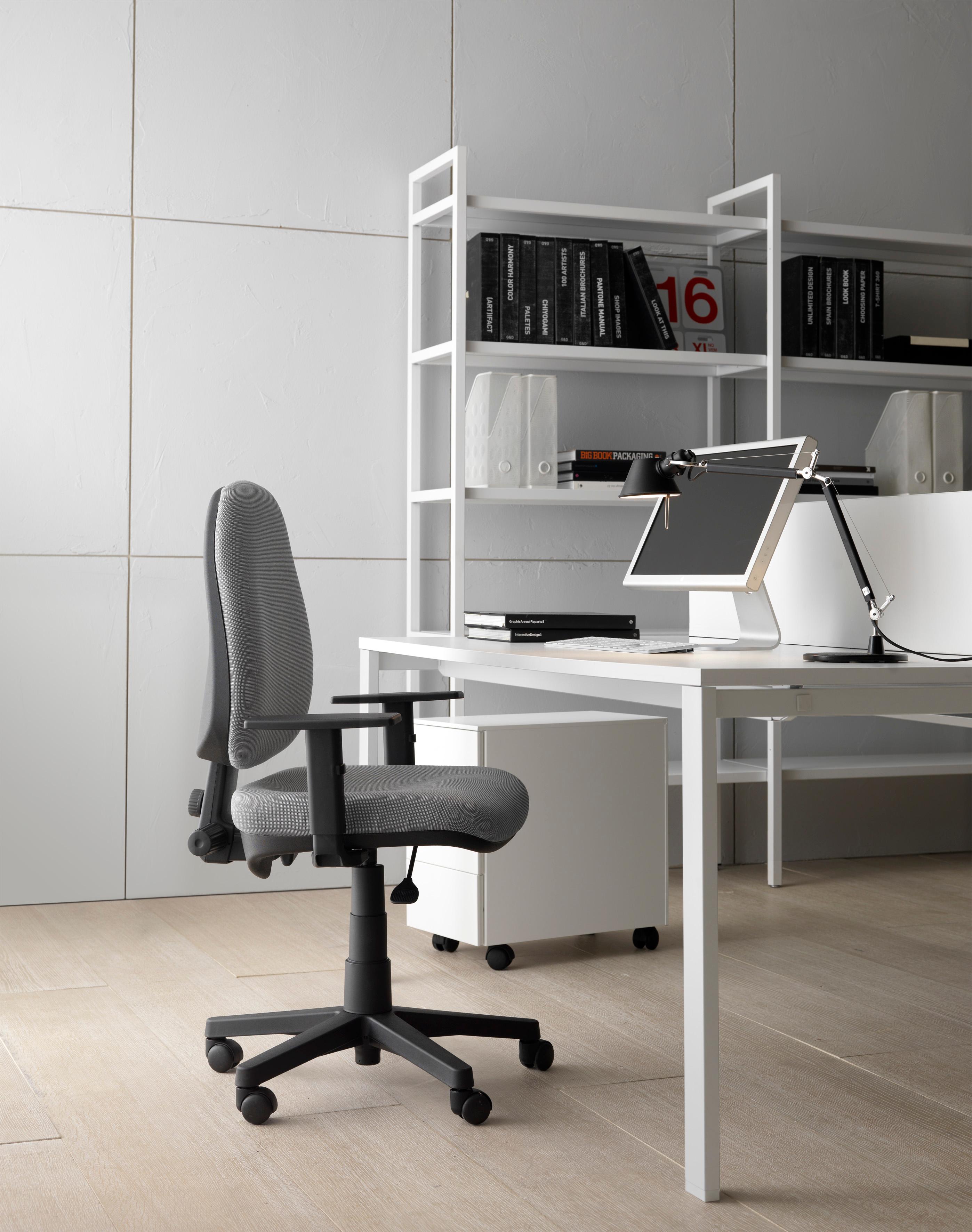 italien Quick Operative Chaise de bureau rembourrée avec accoudoirs par Quinti Sedute en vente