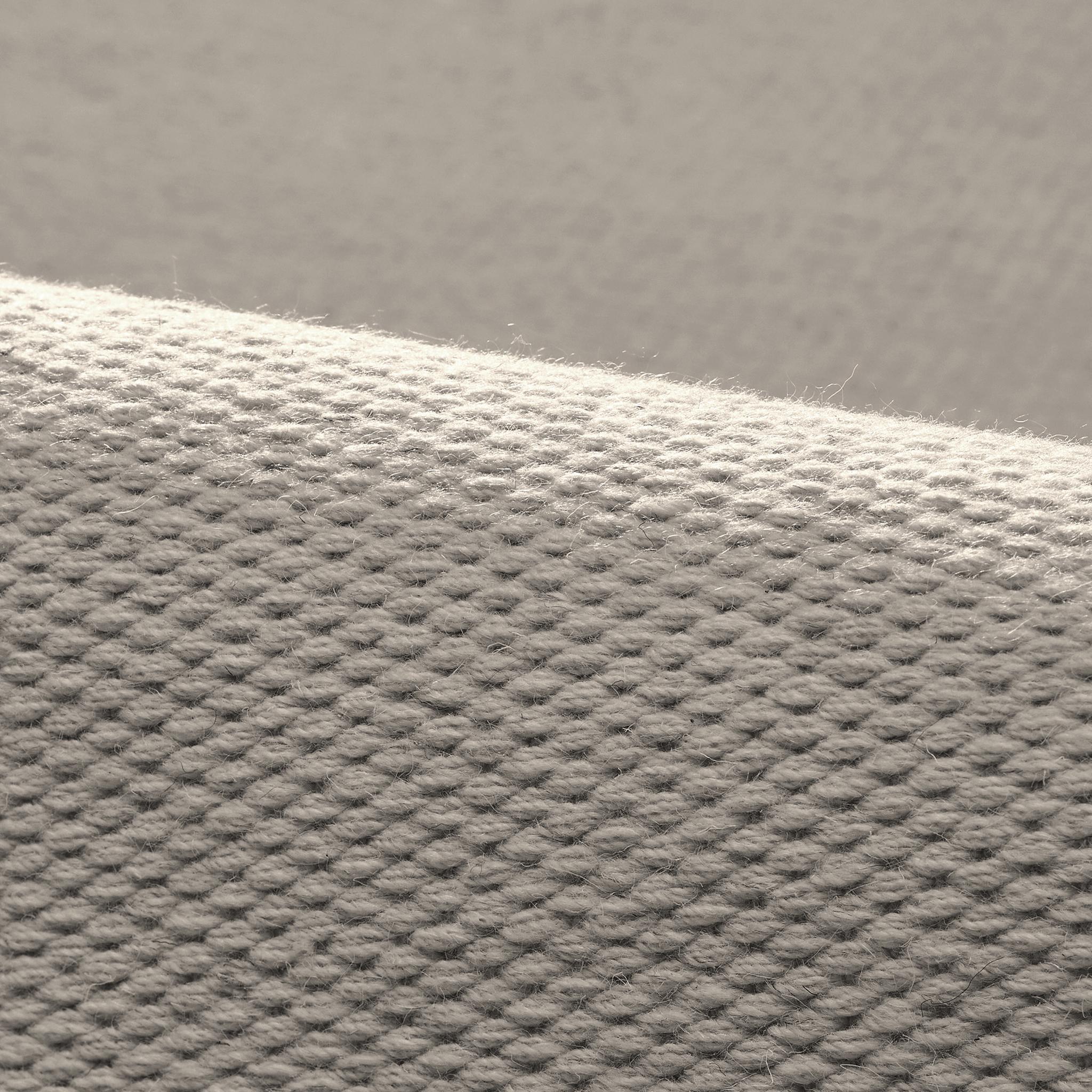 Tappeto Quies 8x10ft in lana grigia con texture solida e design di lusso tessuto a mano In condizioni Nuovo in vendita a New York, NY