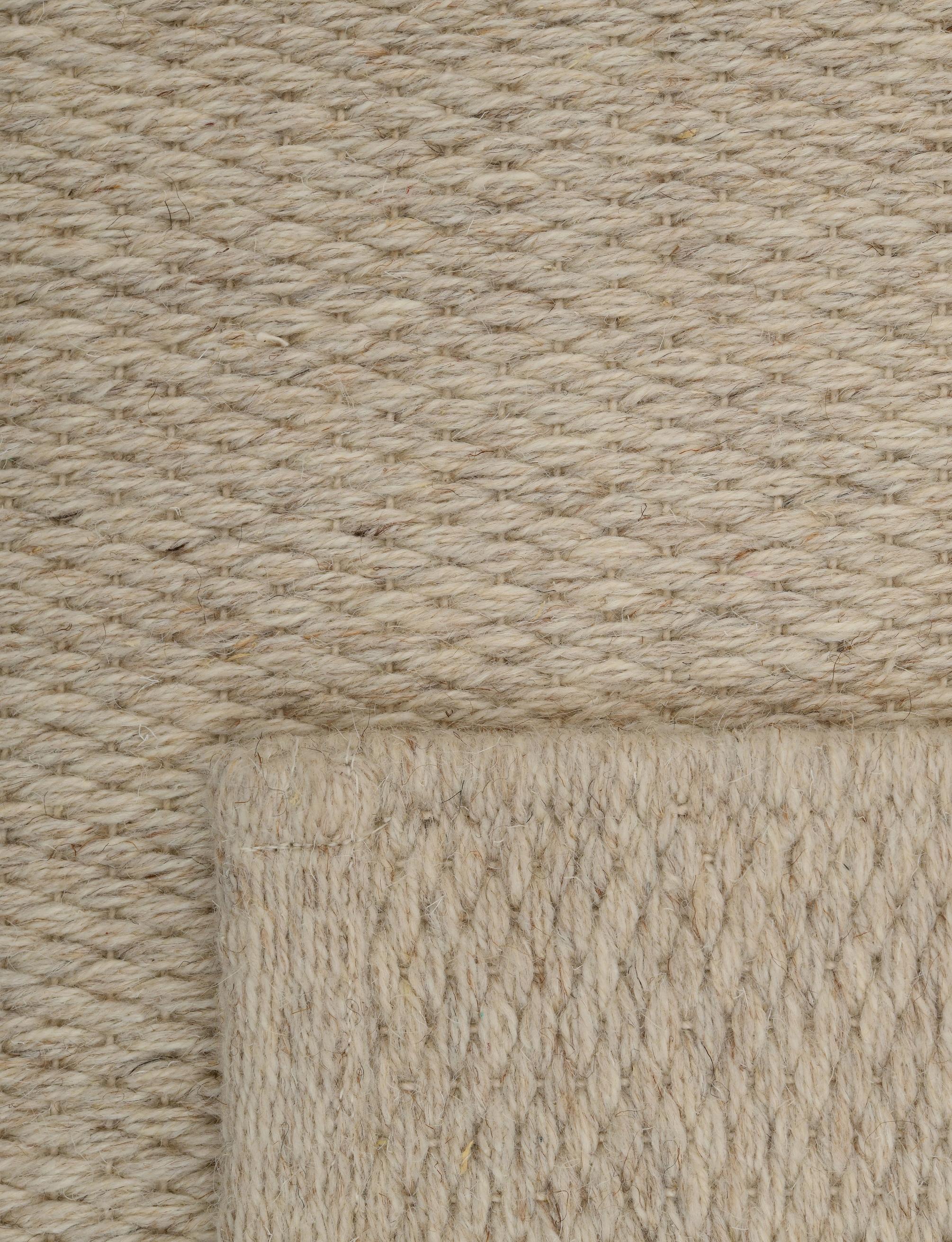 Quies, Beige, Handwoven, New Zealand and Mediterranean wools, 6' x 9' For Sale 2