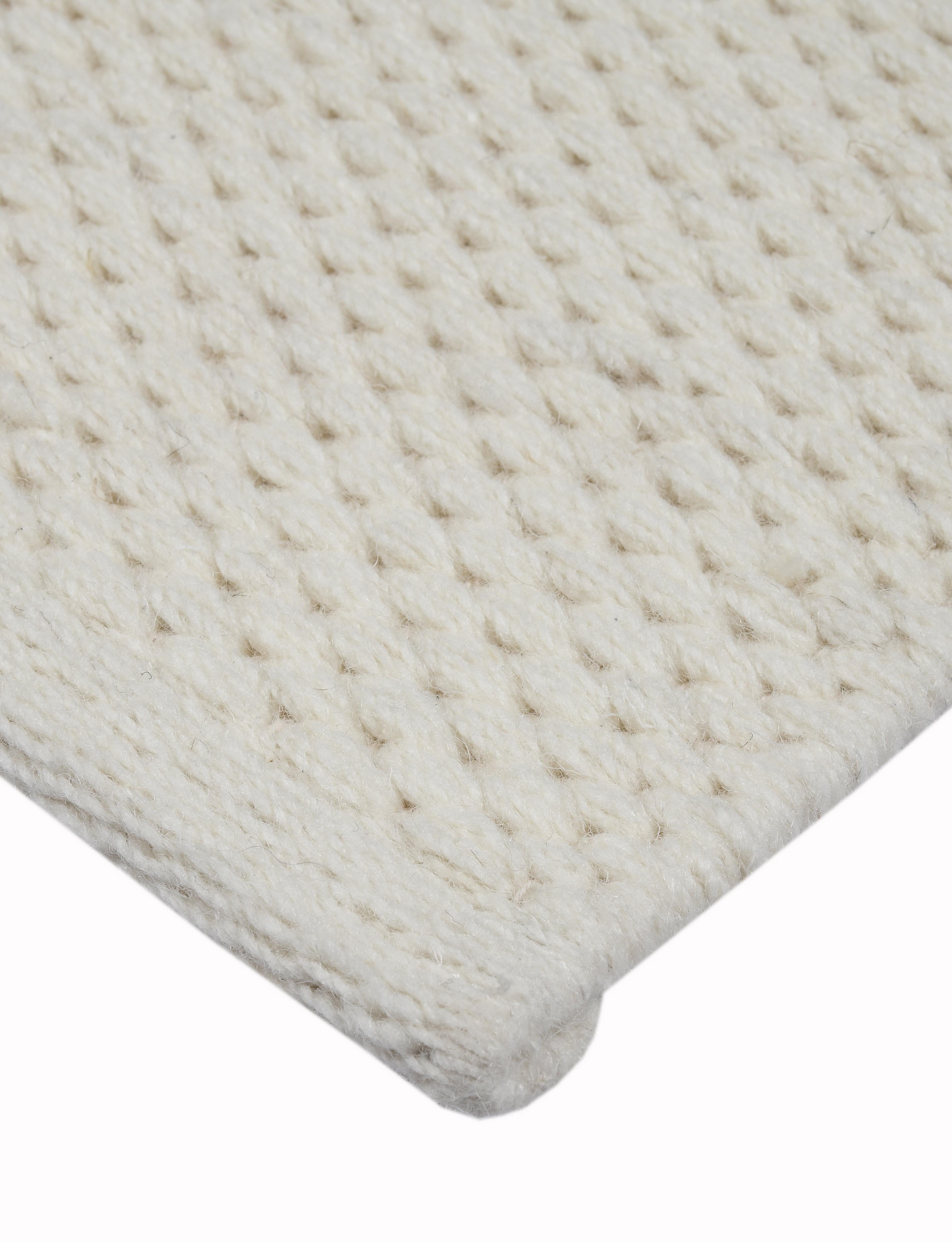 Quies, Ivory, Handwoven, New Zealand and Mediterranean wools, 6' x 9' In New Condition For Sale In New York, NY