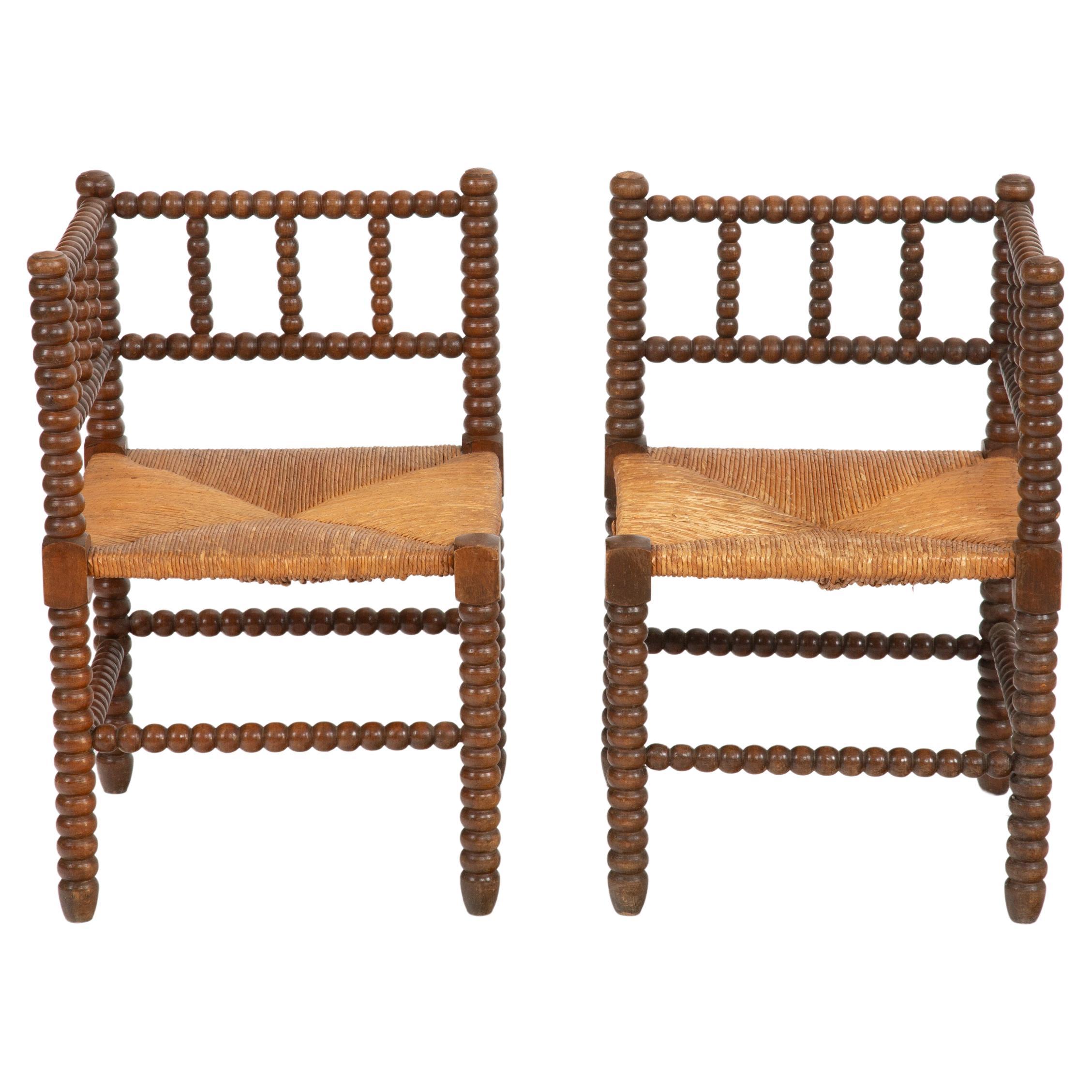 Quiet Corners: Pair of 19th C Corner Chairs with Rush Seats en vente