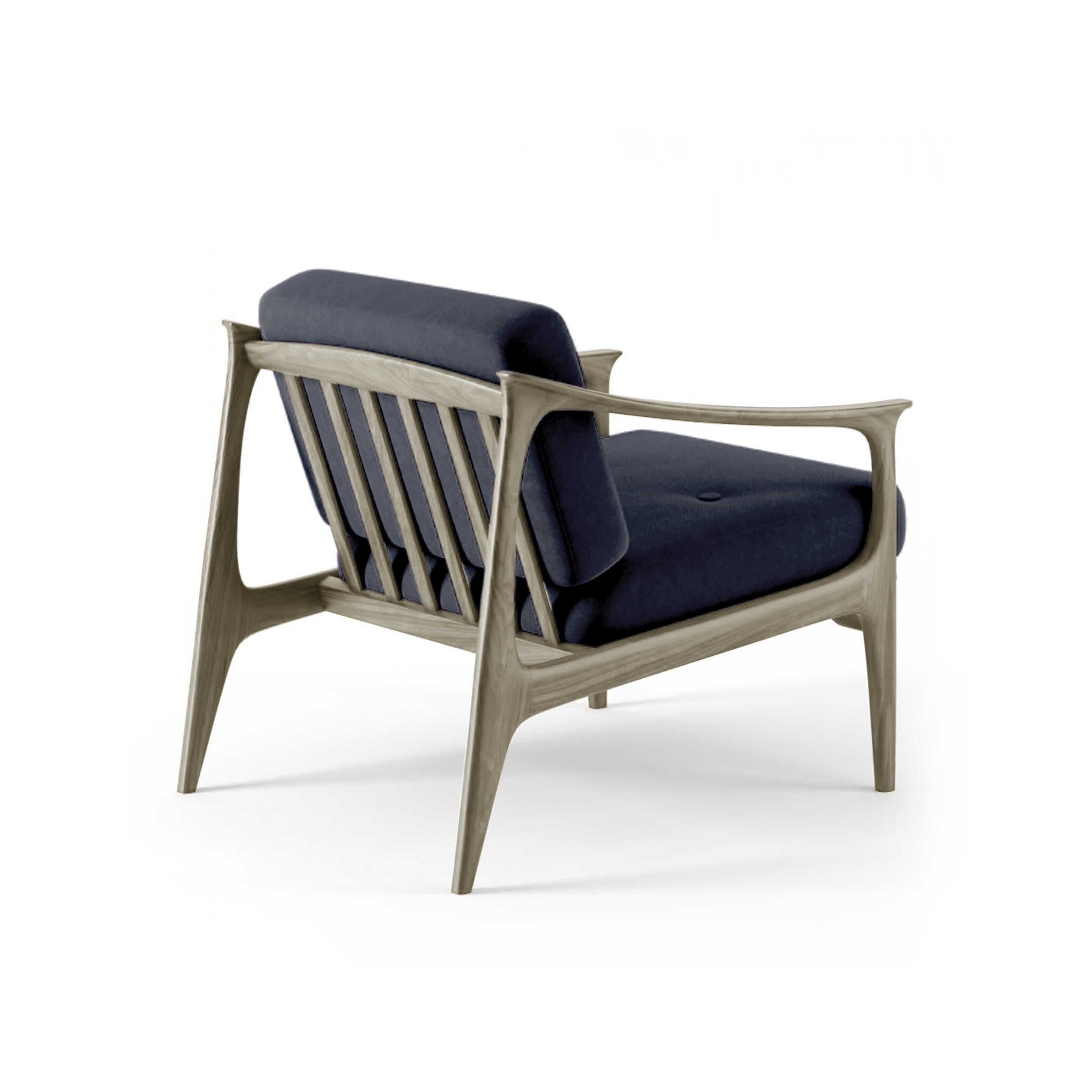 Quiete Sessel aus Massivholz, Nussbaumholz handgefertigt, naturgrau lackiert, zeitgenössisch (Moderne) im Angebot
