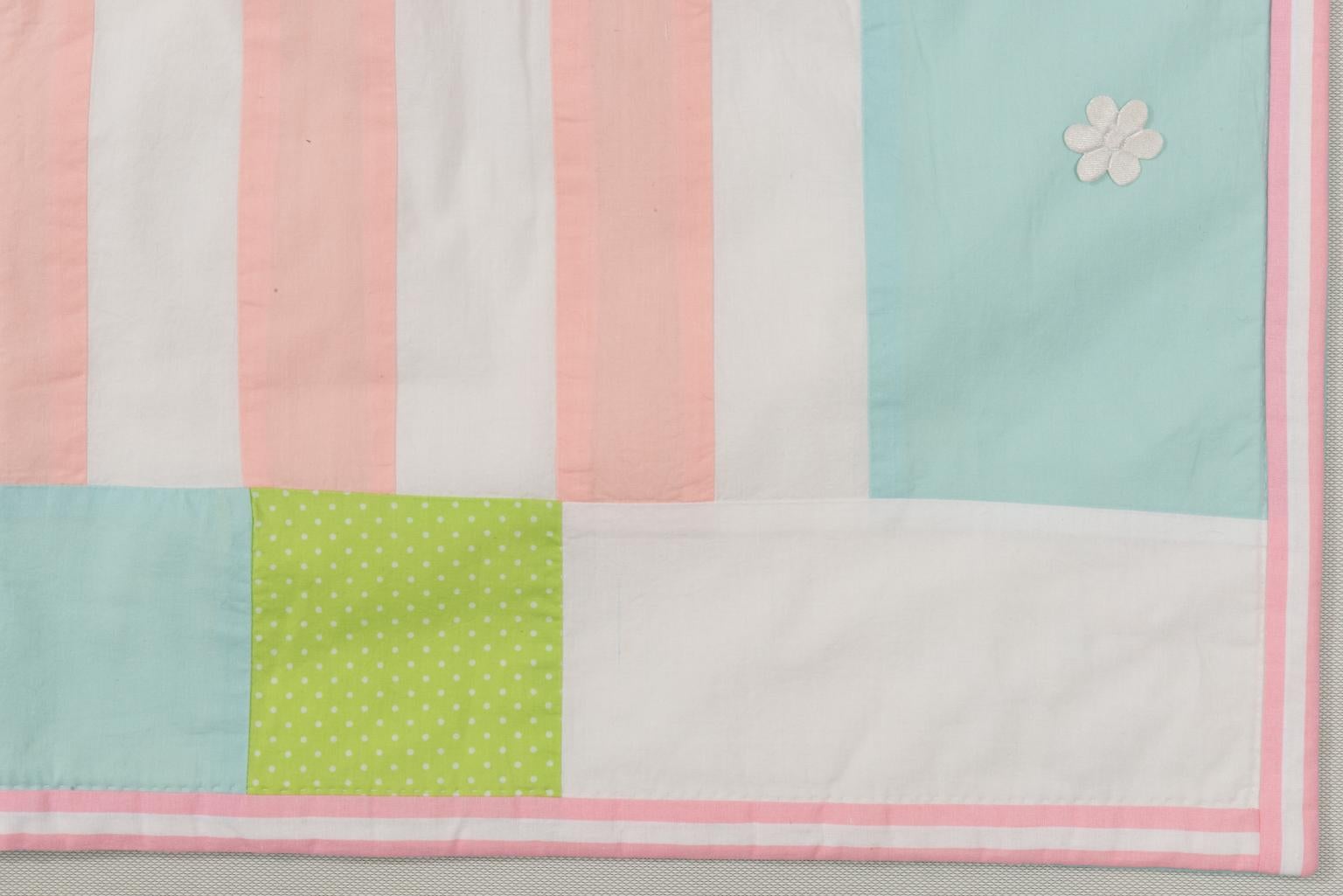 Quilt bestickte Patchwork- oder gepolsterte Deckendecke für Baby Mädchen (Italienisch) im Angebot