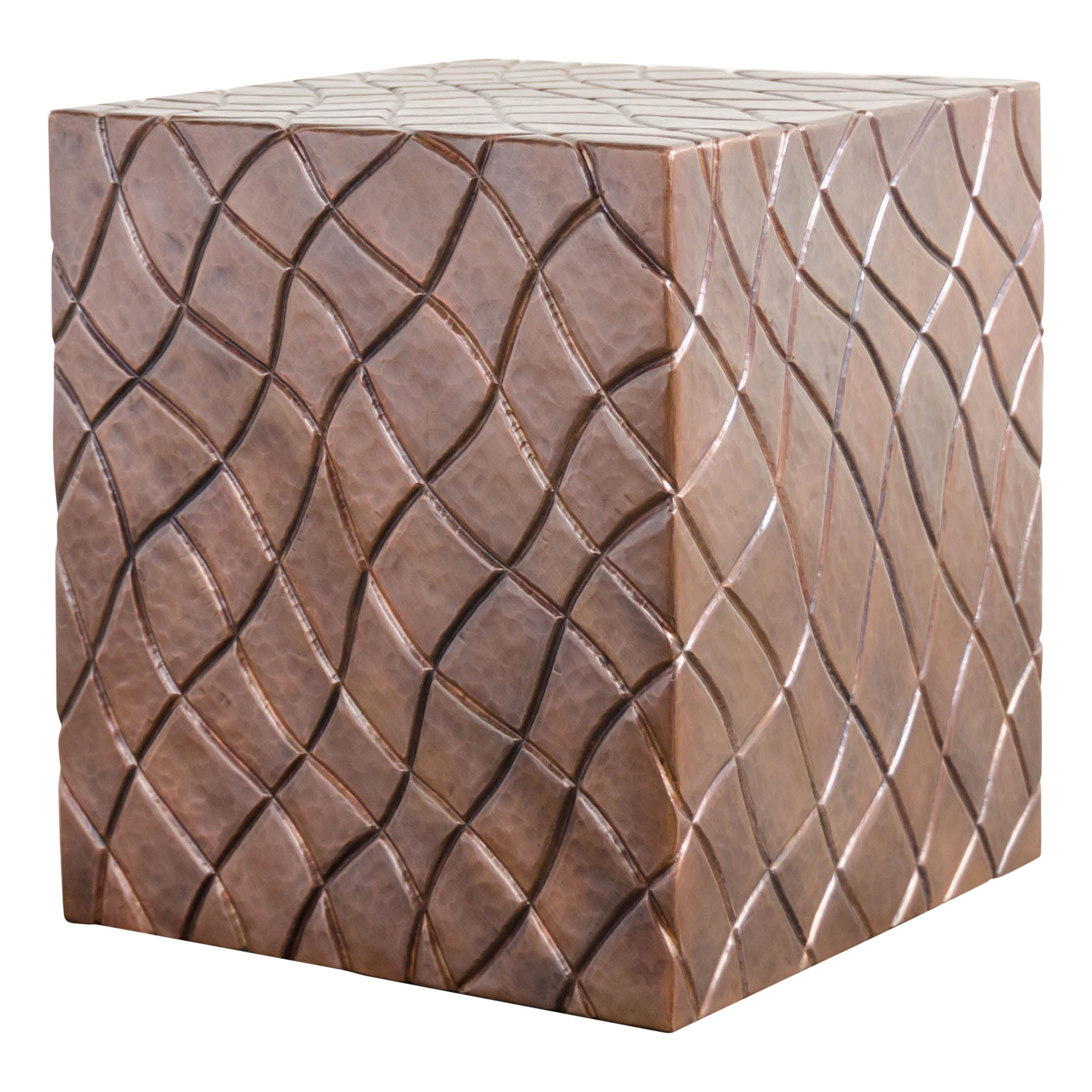 Tabouret tambour carré matelassé en cuivre de Robert Kuo, repoussé à la main en vente