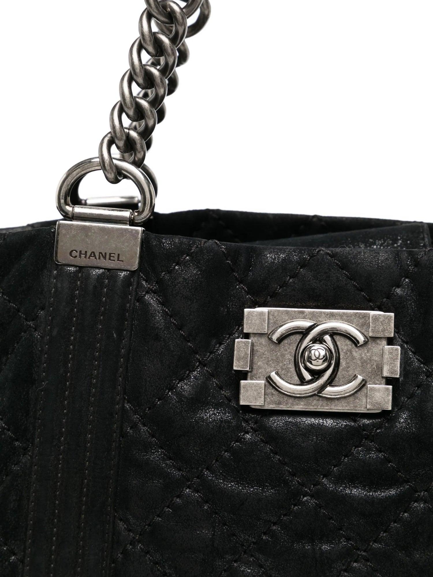 Chanel - Fourre-tout matelassé Gentle Boy - Noir État moyen - En vente à London, GB