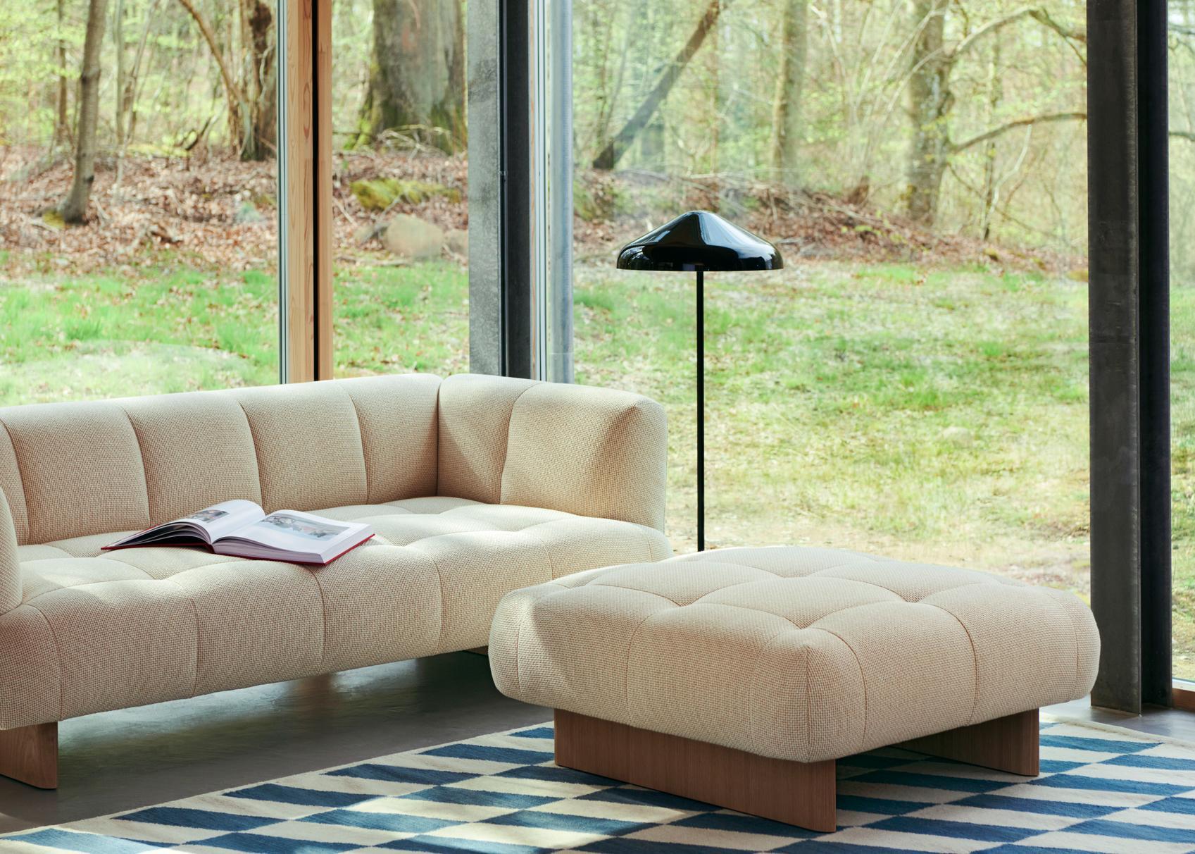 Der Quilton Lift Ottoman wird von den Designern als 