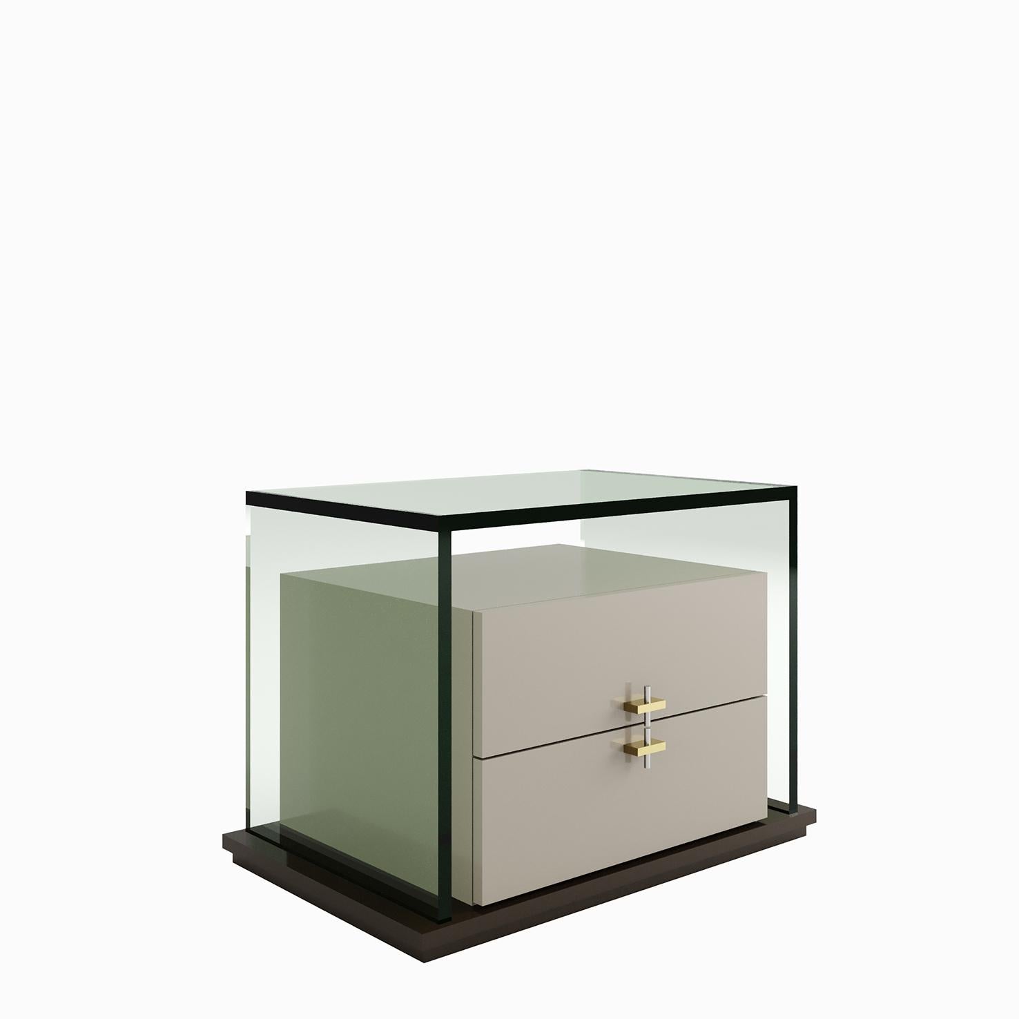 Veneer QUIMERA Nightstand in Brushed Brass Structure and Handles and Natural Glass Top For Sale