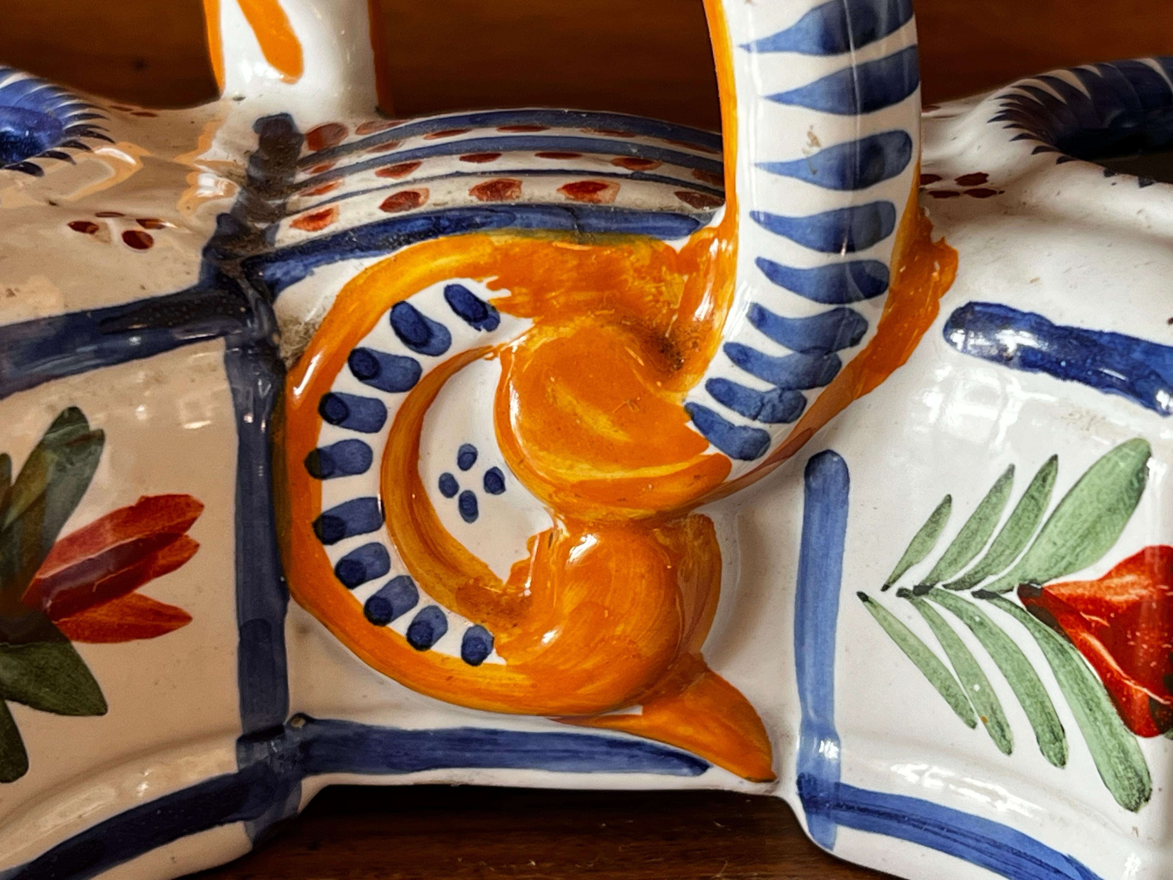 Quimper earthenware oil and vinegar cruet set, late 19th century For Sale 8